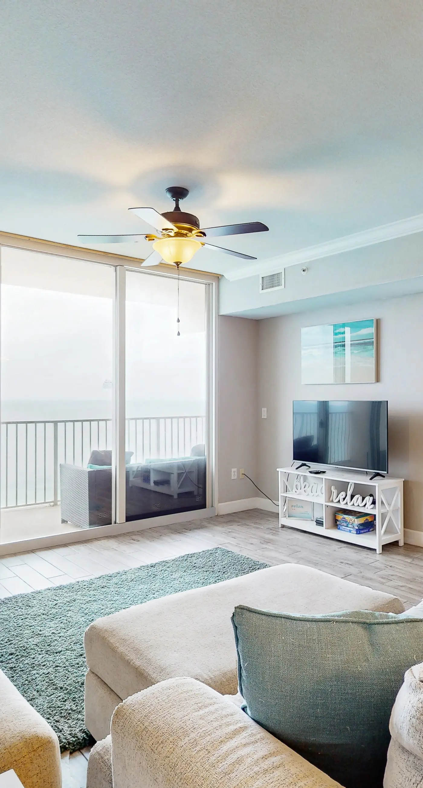 19th-floor Gulf-front condo with Gulf views, pools, hot tubs, tennis, sauna, gym