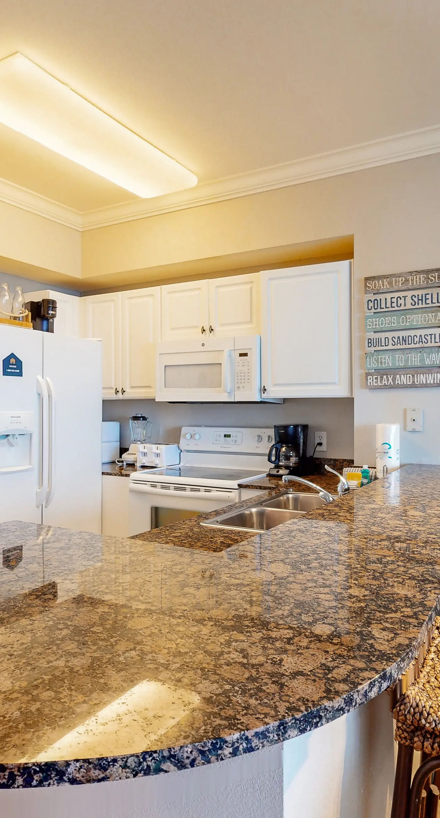 19th-floor Gulf-front condo with Gulf views, pools, hot tubs, tennis, sauna, gym