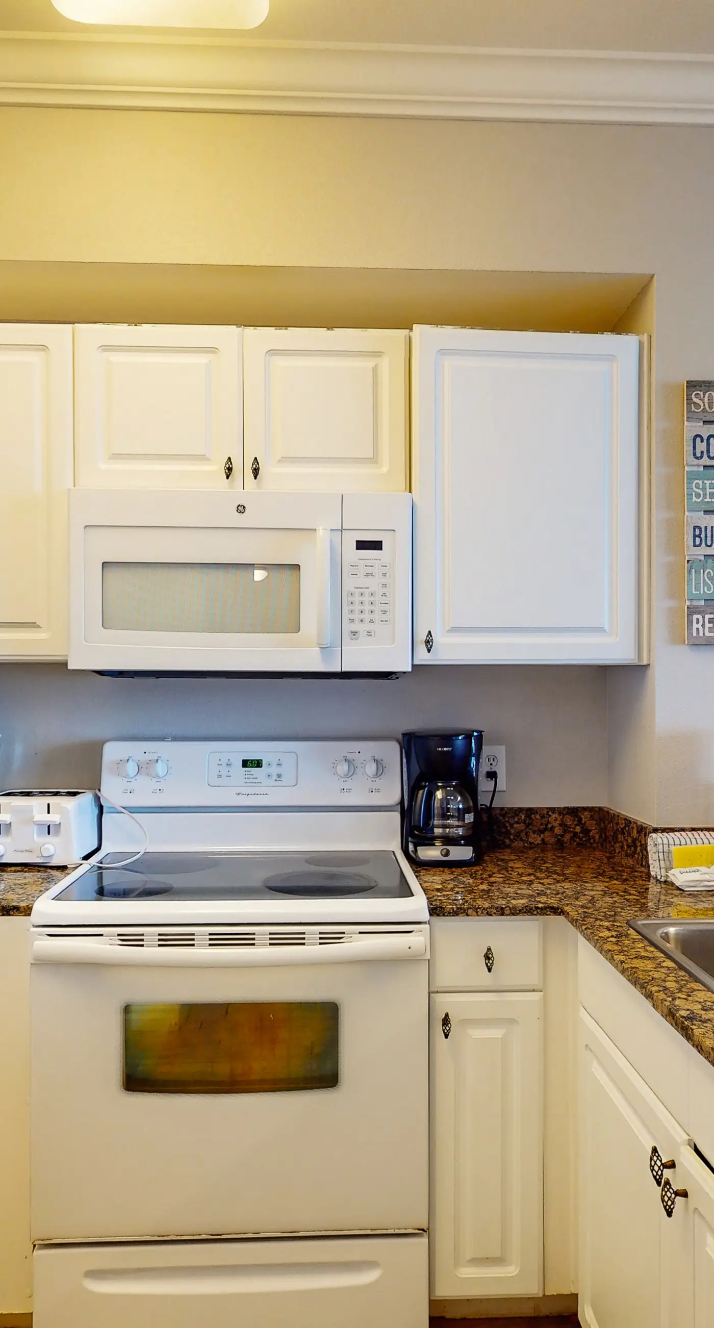 19th-floor Gulf-front condo with Gulf views, pools, hot tubs, tennis, sauna, gym