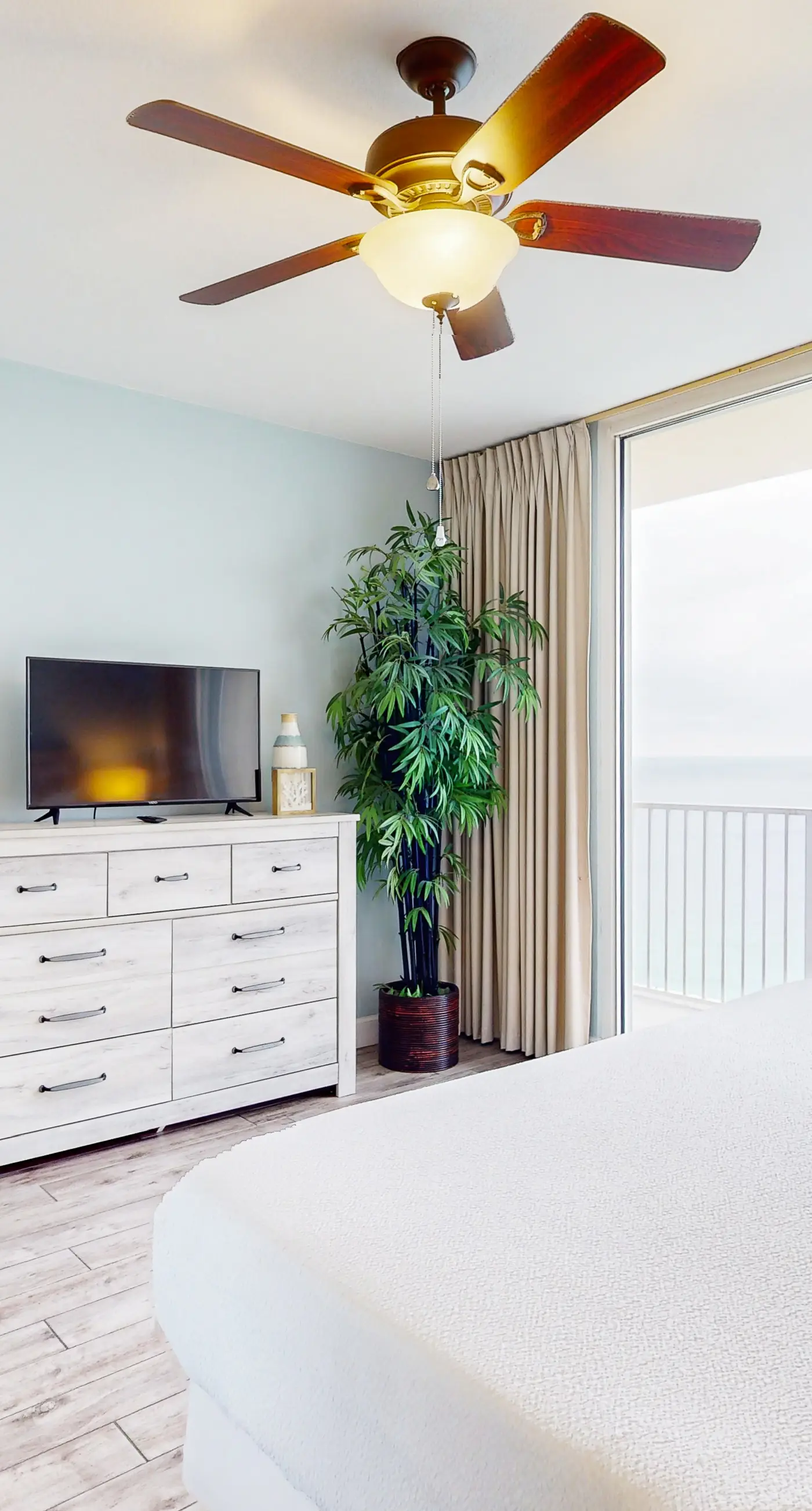 19th-floor Gulf-front condo with Gulf views, pools, hot tubs, tennis, sauna, gym