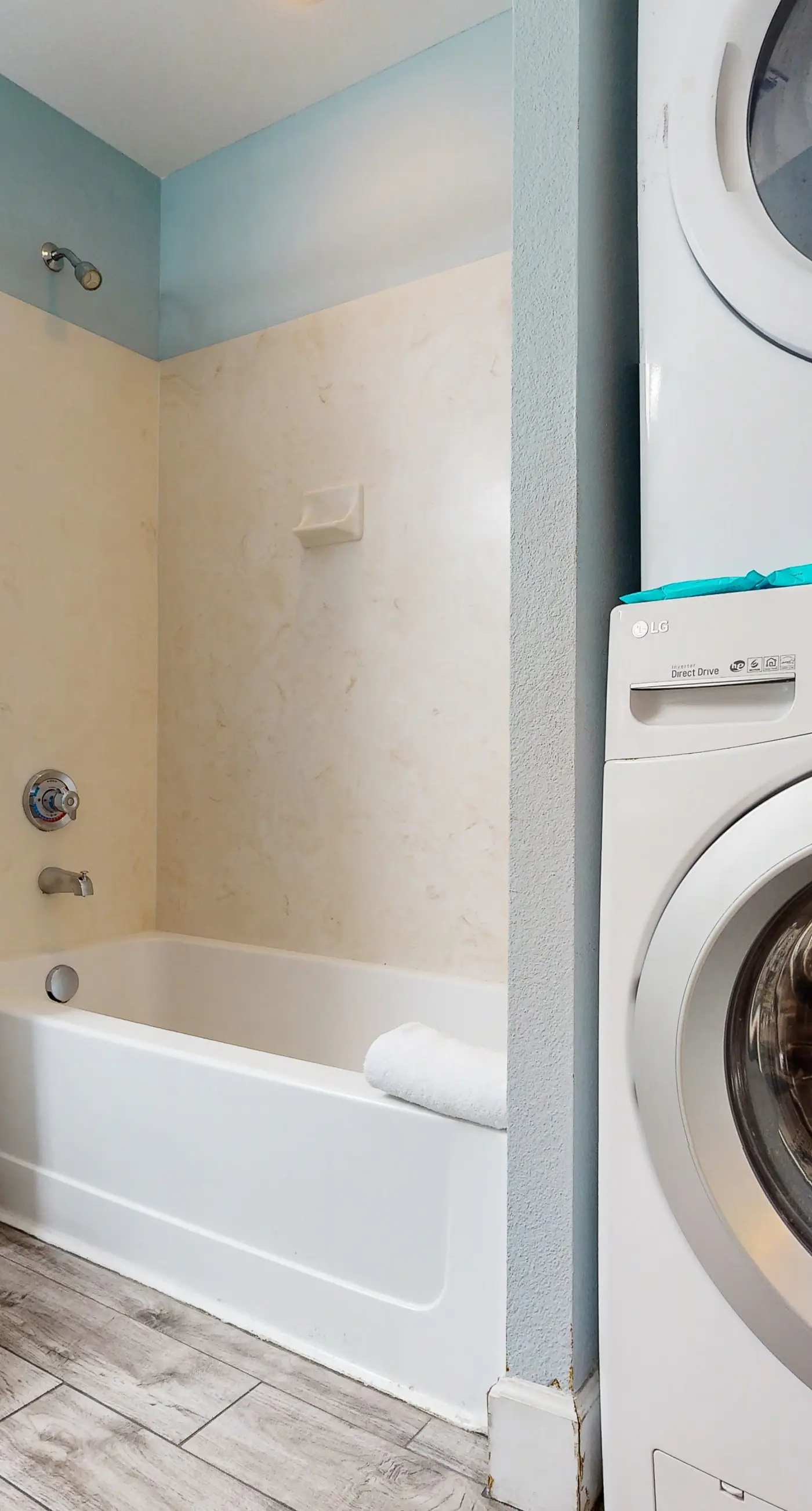 19th-floor Gulf-front condo with Gulf views, pools, hot tubs, tennis, sauna, gym