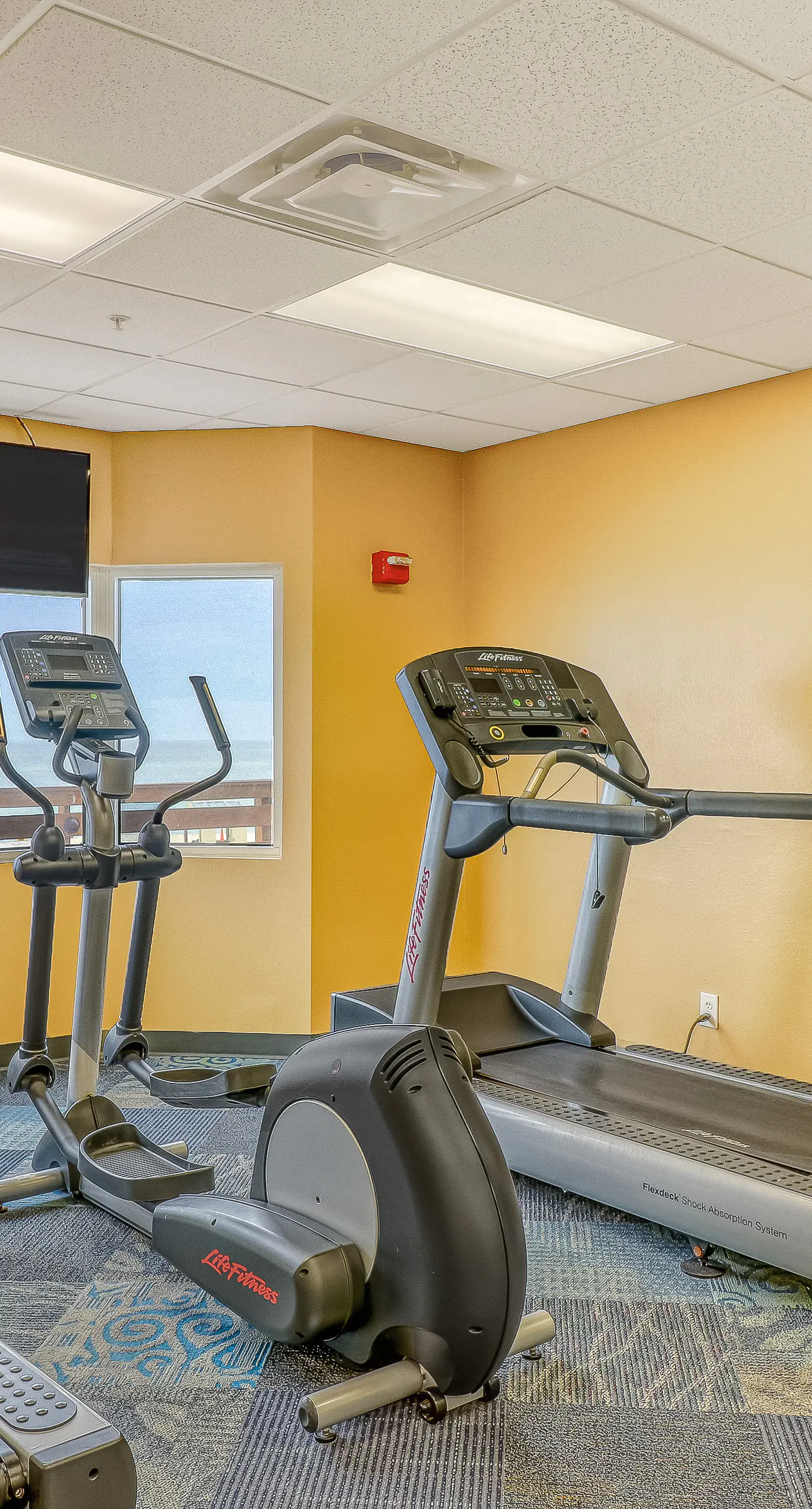 19th-floor Gulf-front condo with Gulf views, pools, hot tubs, tennis, sauna, gym