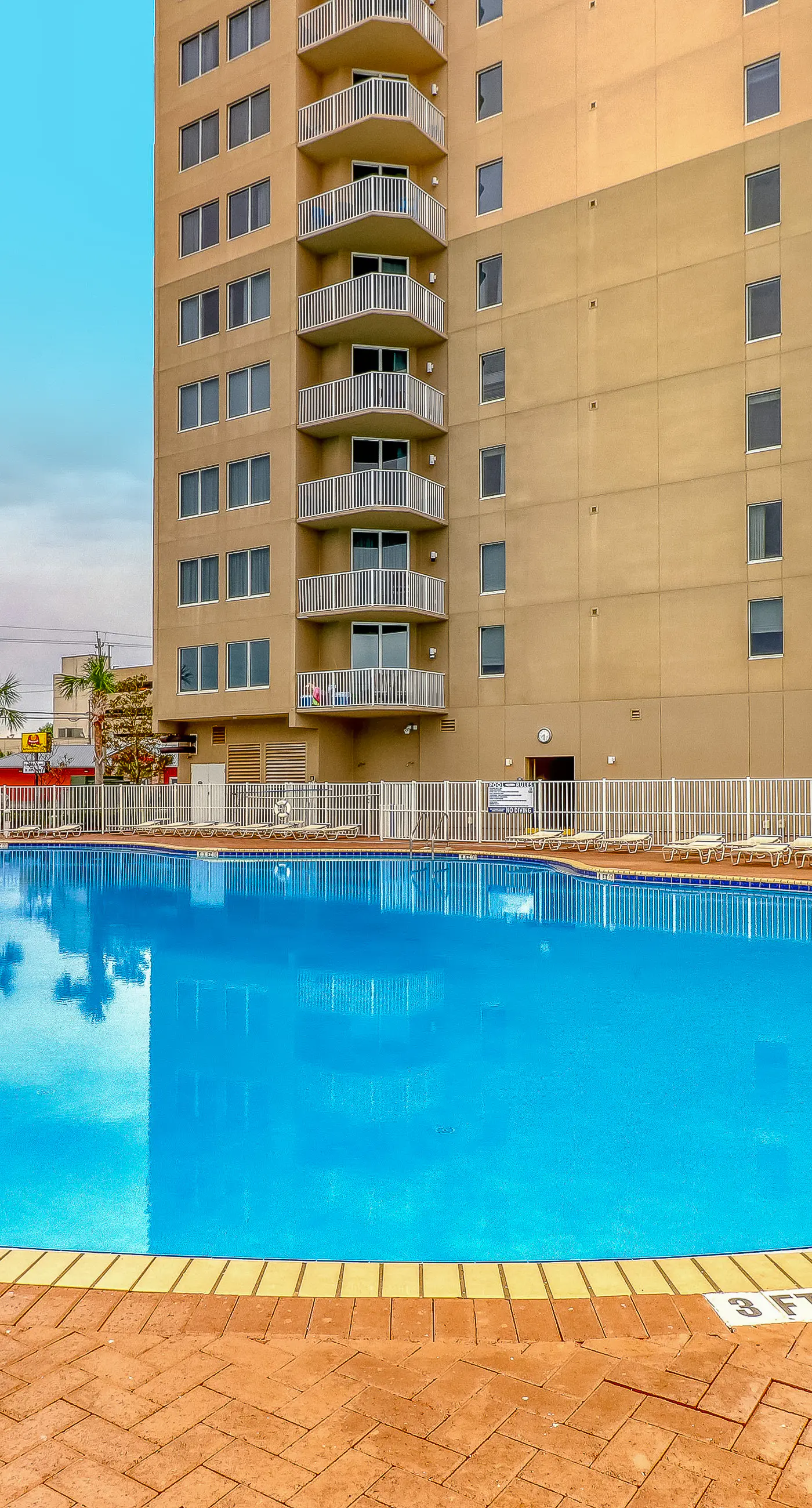 19th-floor Gulf-front condo with Gulf views, pools, hot tubs, tennis, sauna, gym