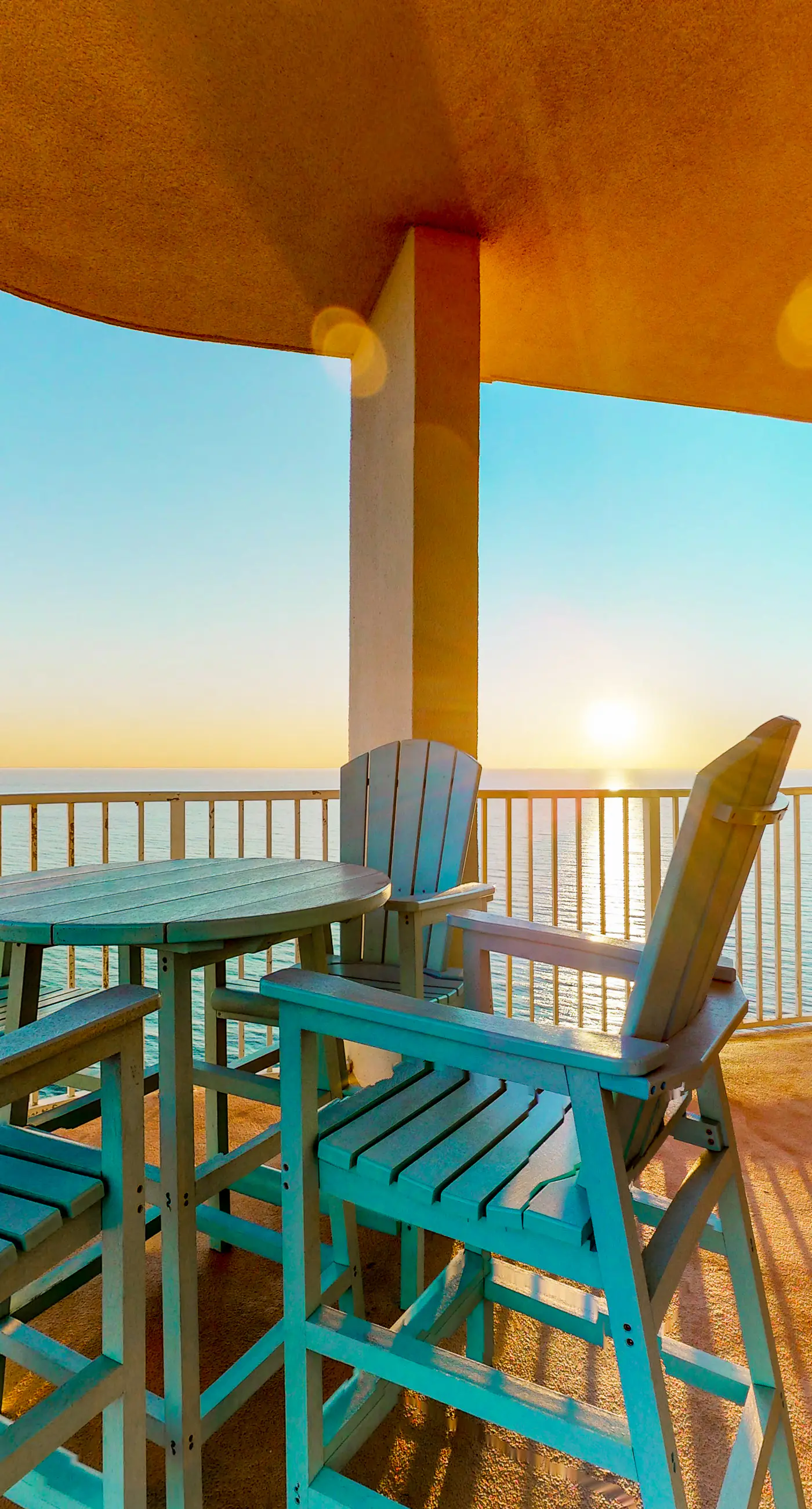 Spacious high-rise condo with stunning beachfront views, pools & hot tubs