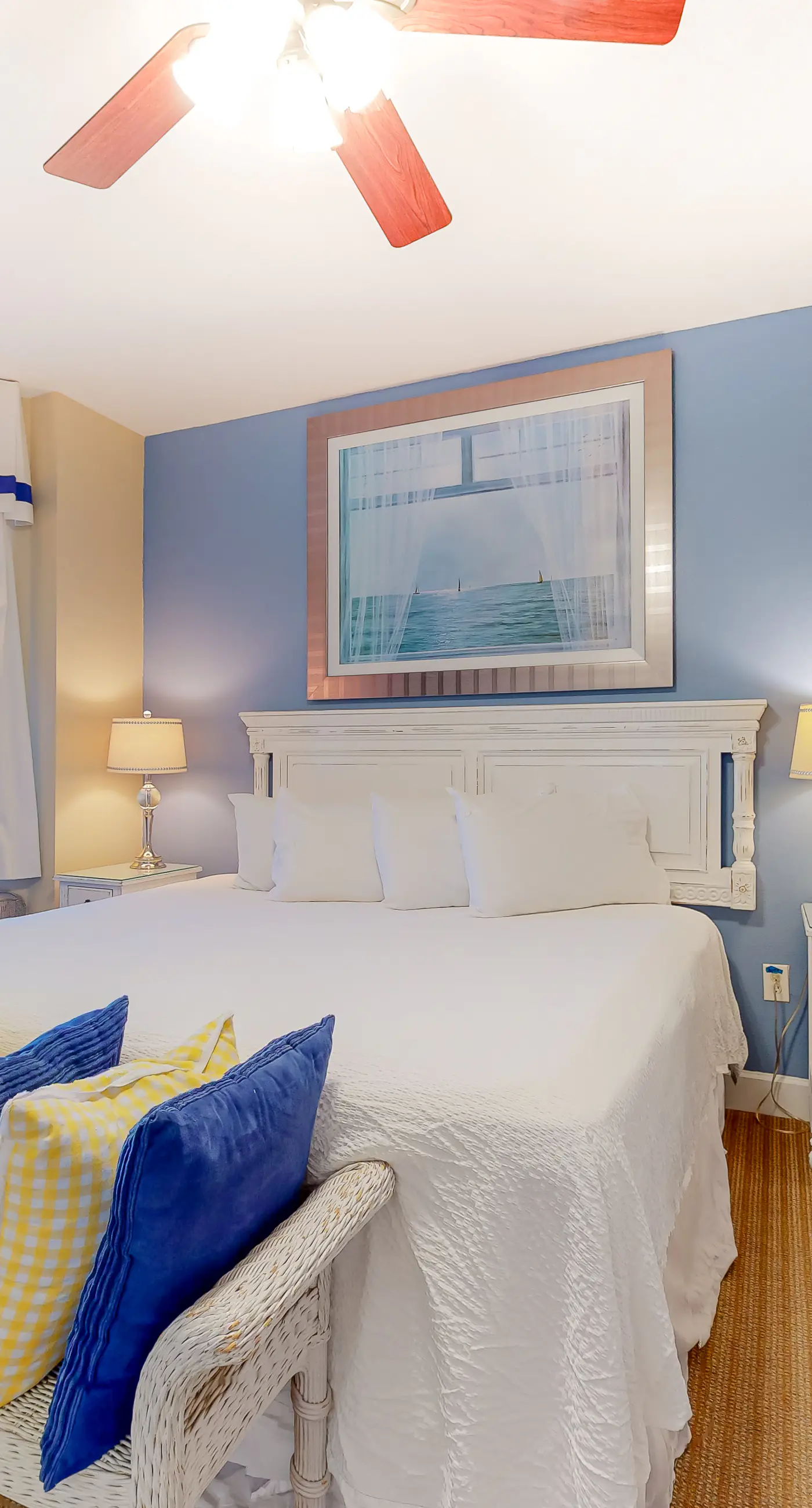 Spacious high-rise condo with stunning beachfront views, pools & hot tubs