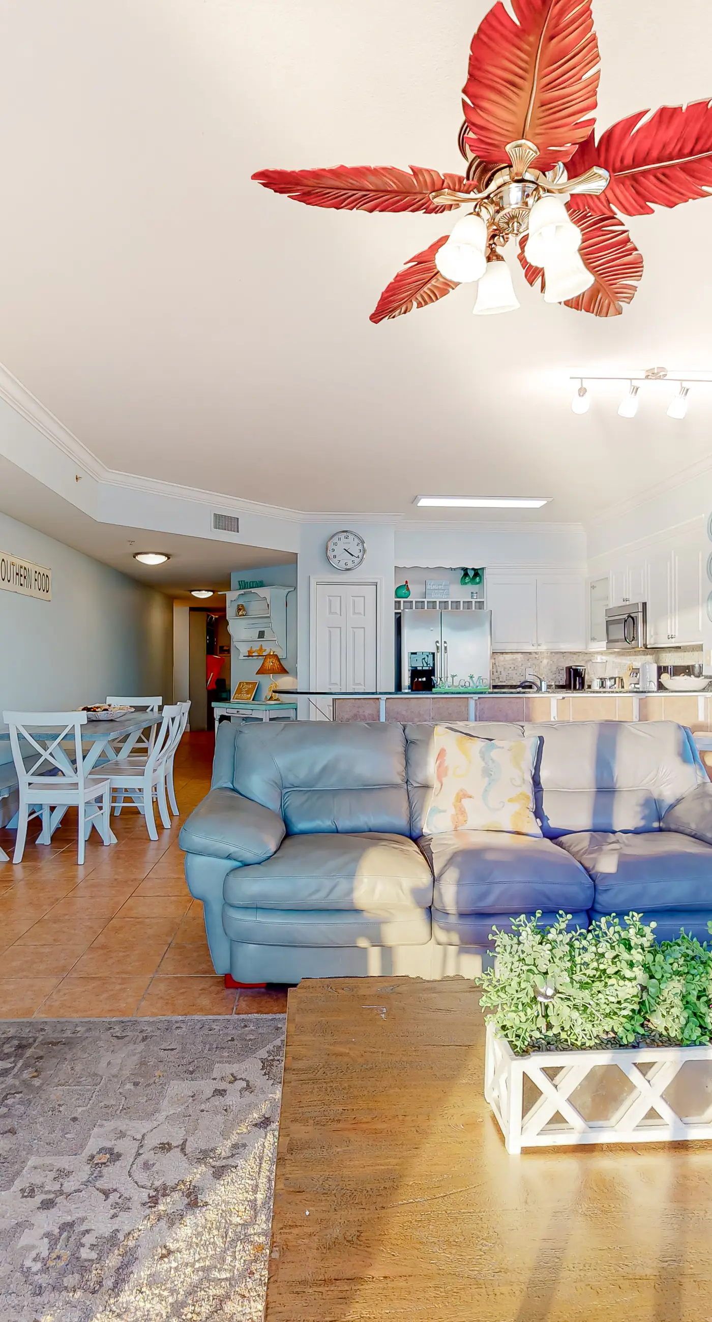 Spacious high-rise condo with stunning beachfront views, pools & hot tubs