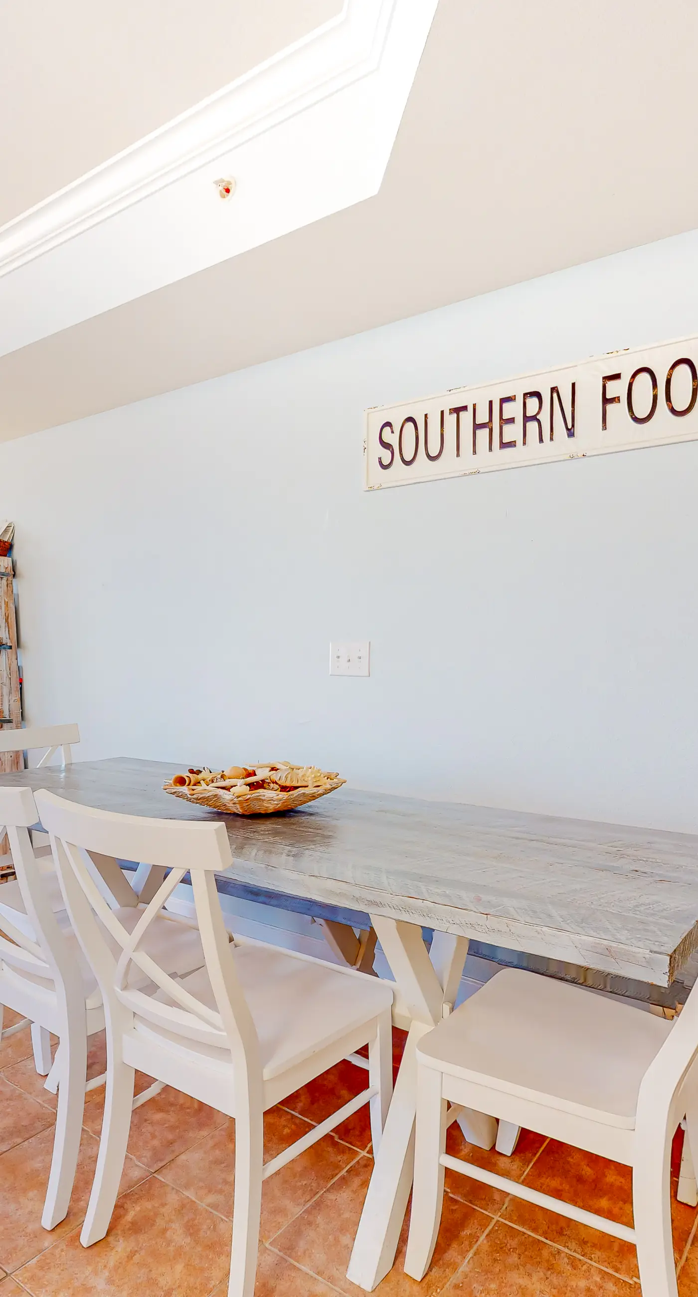 Spacious high-rise condo with stunning beachfront views, pools & hot tubs