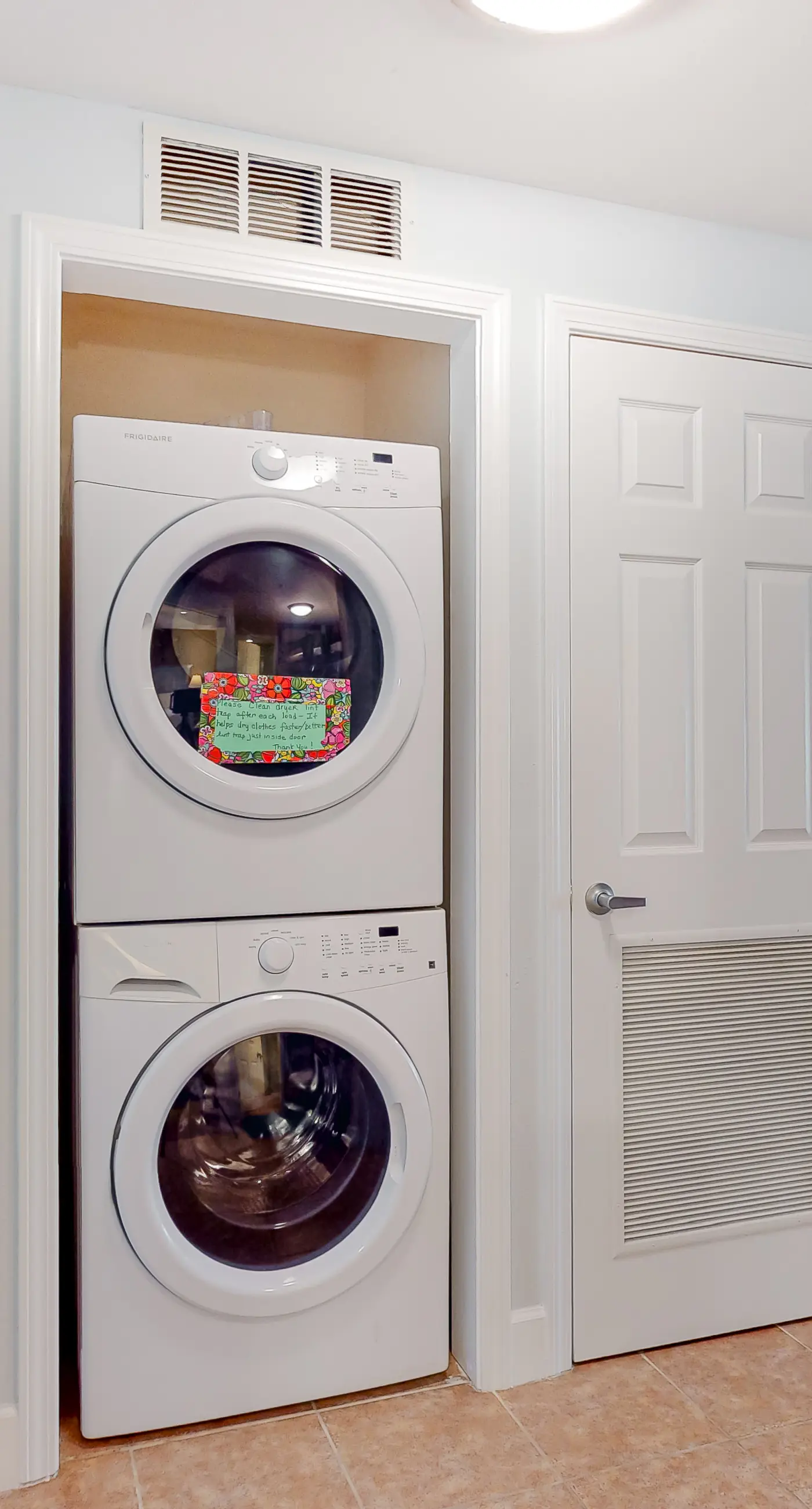 Spacious high-rise condo with stunning beachfront views, pools & hot tubs