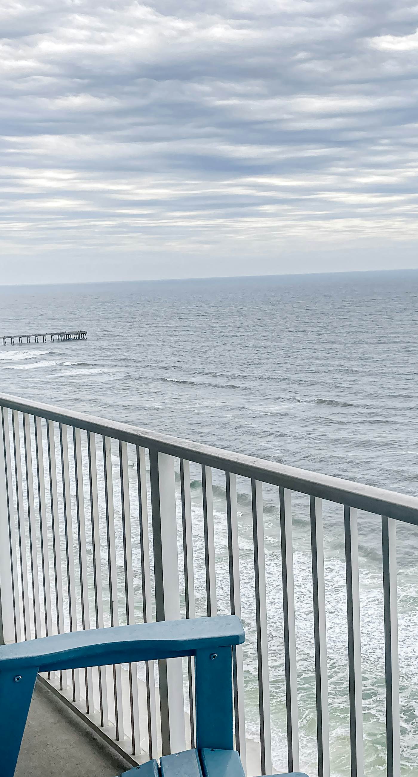21st-floor oceanfront condo with ocean view, pool & hot tub access & W/D