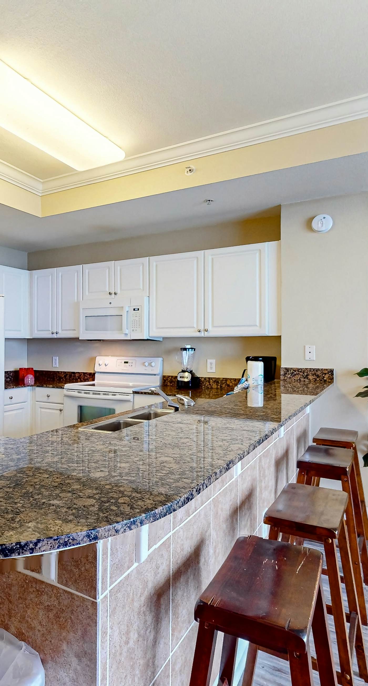 22nd Floor, Gorgeous Gulf-Front Condo w/ Shared Hot Tubs, Pools, & Beach Service