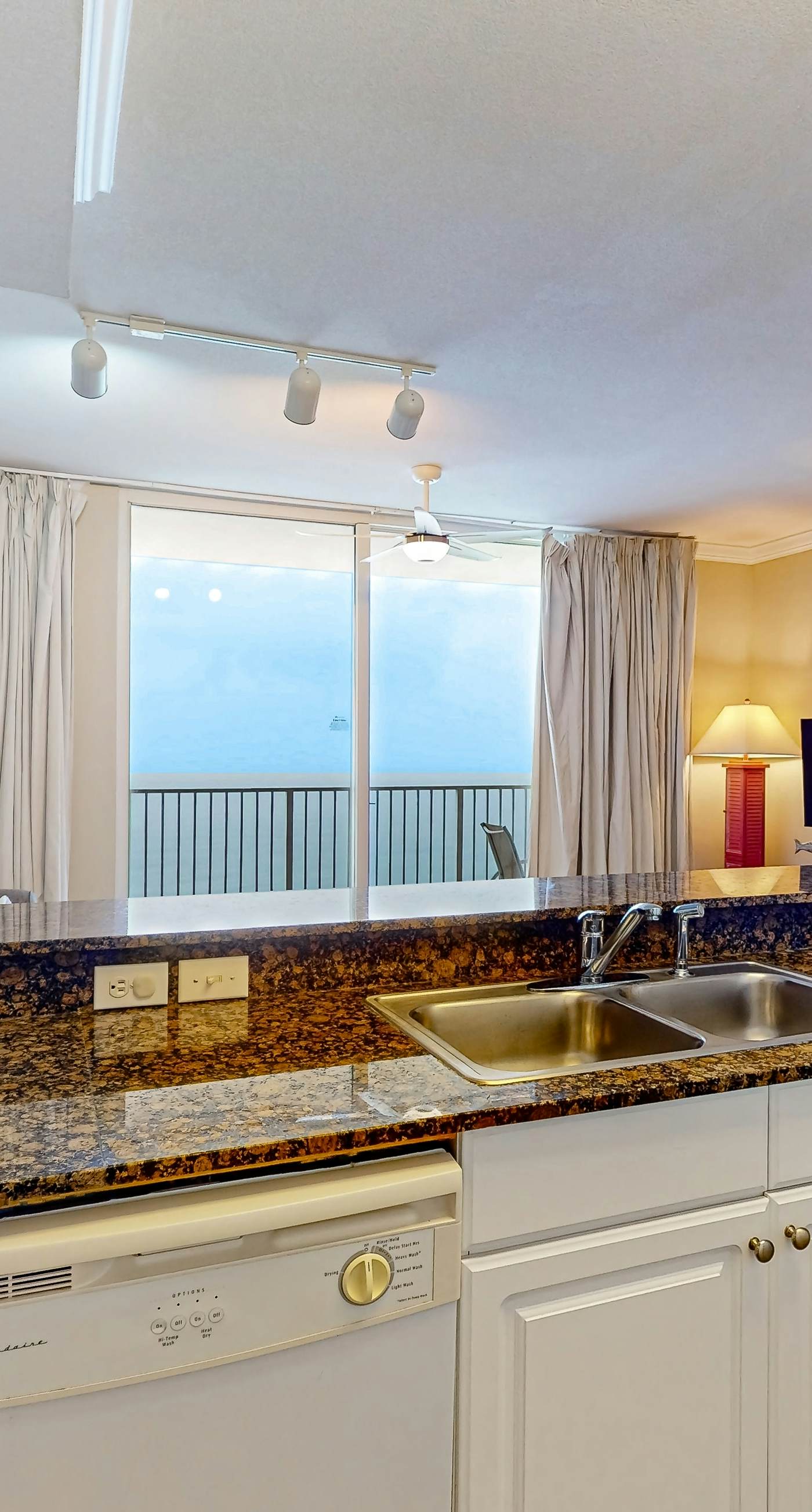 22nd Floor, Gorgeous Gulf-Front Condo w/ Shared Hot Tubs, Pools, & Beach Service