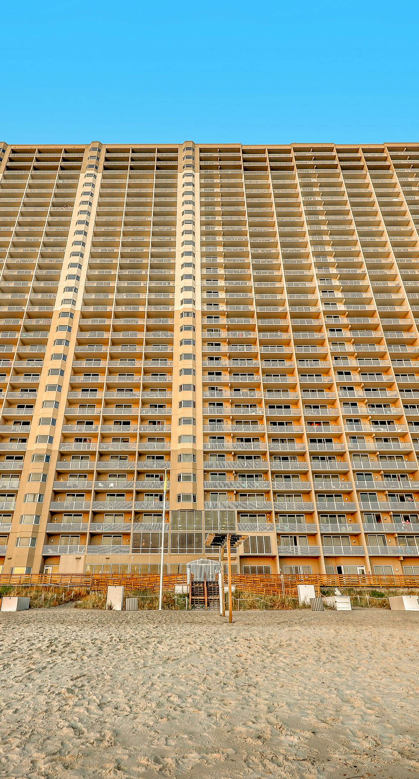 22nd Floor, Gorgeous Gulf-Front Condo w/ Shared Hot Tubs, Pools, & Beach Service