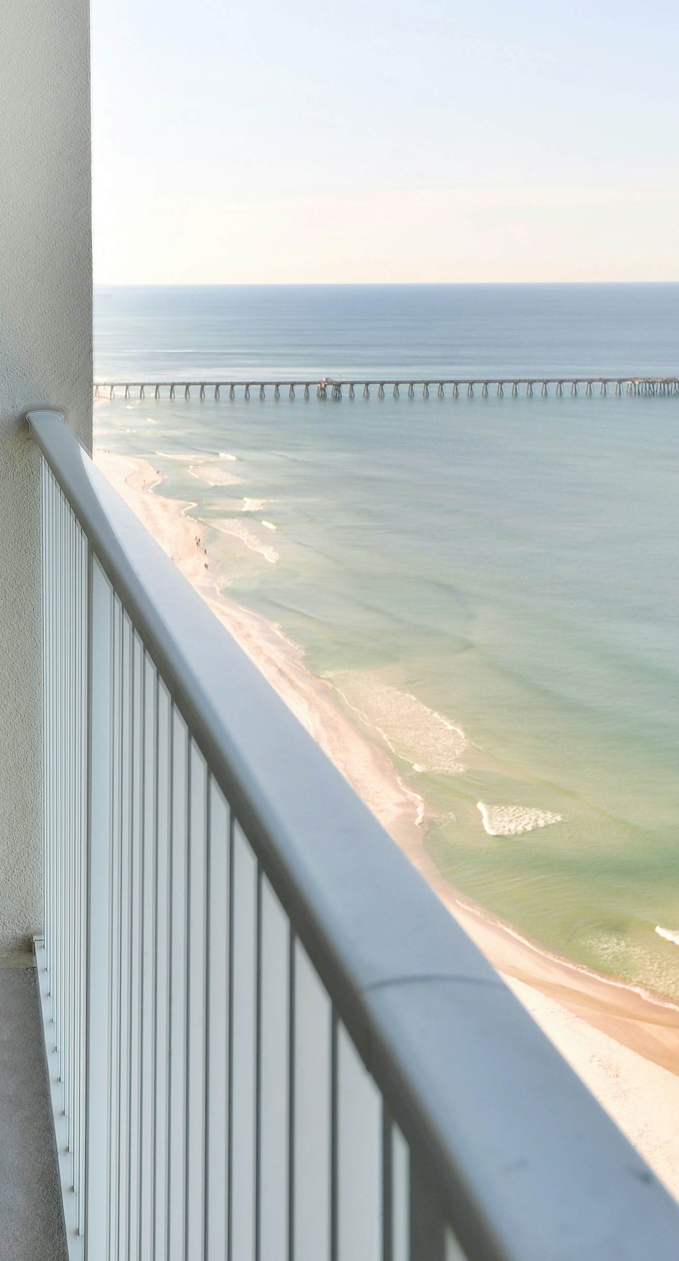 Gulf-front condo w/ 2 lagoon pools, hot tubs, beach service & fitness center