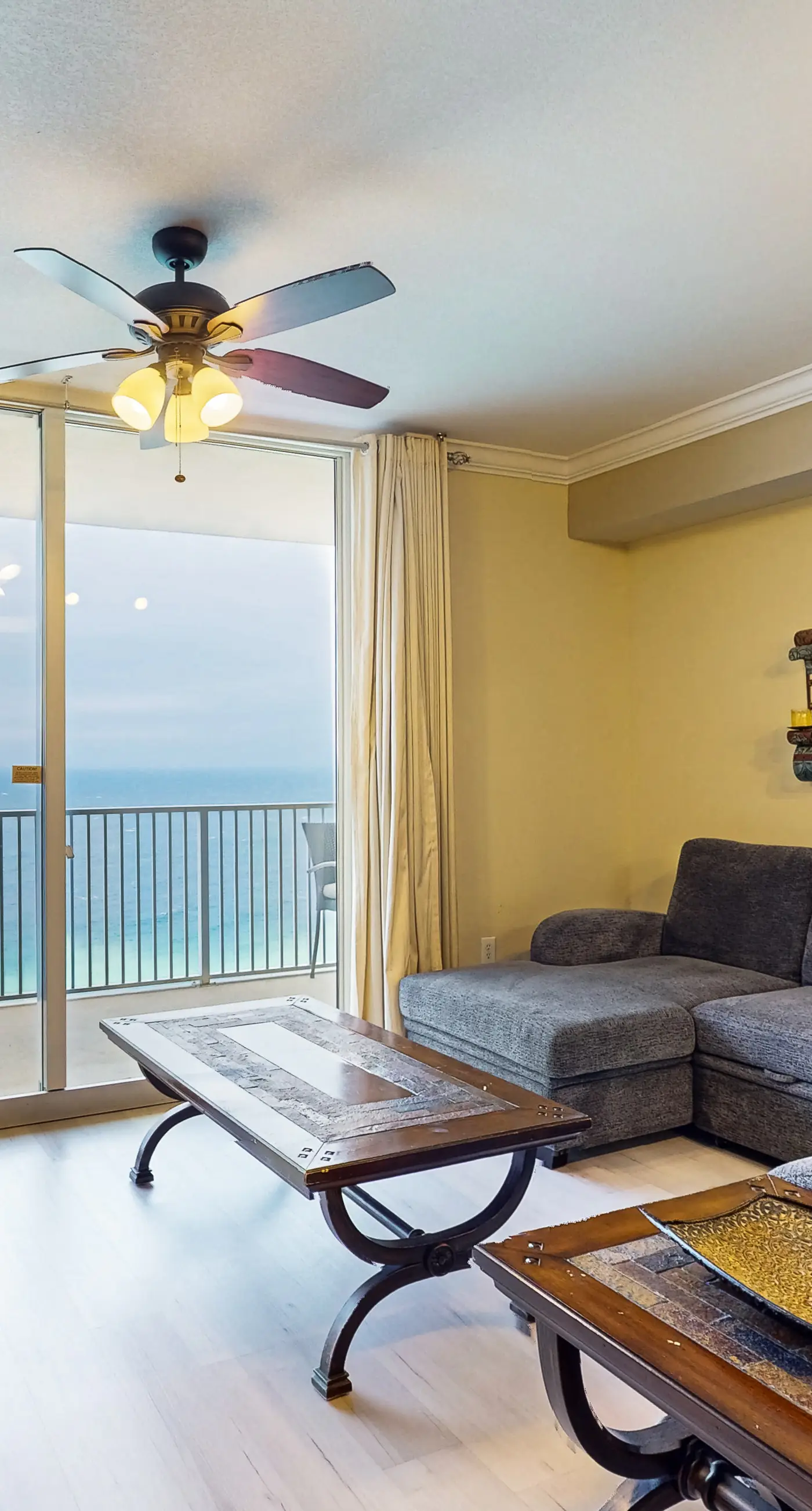 Tidewater beach condo w/ swimming pools & gym - free seasonal beach service