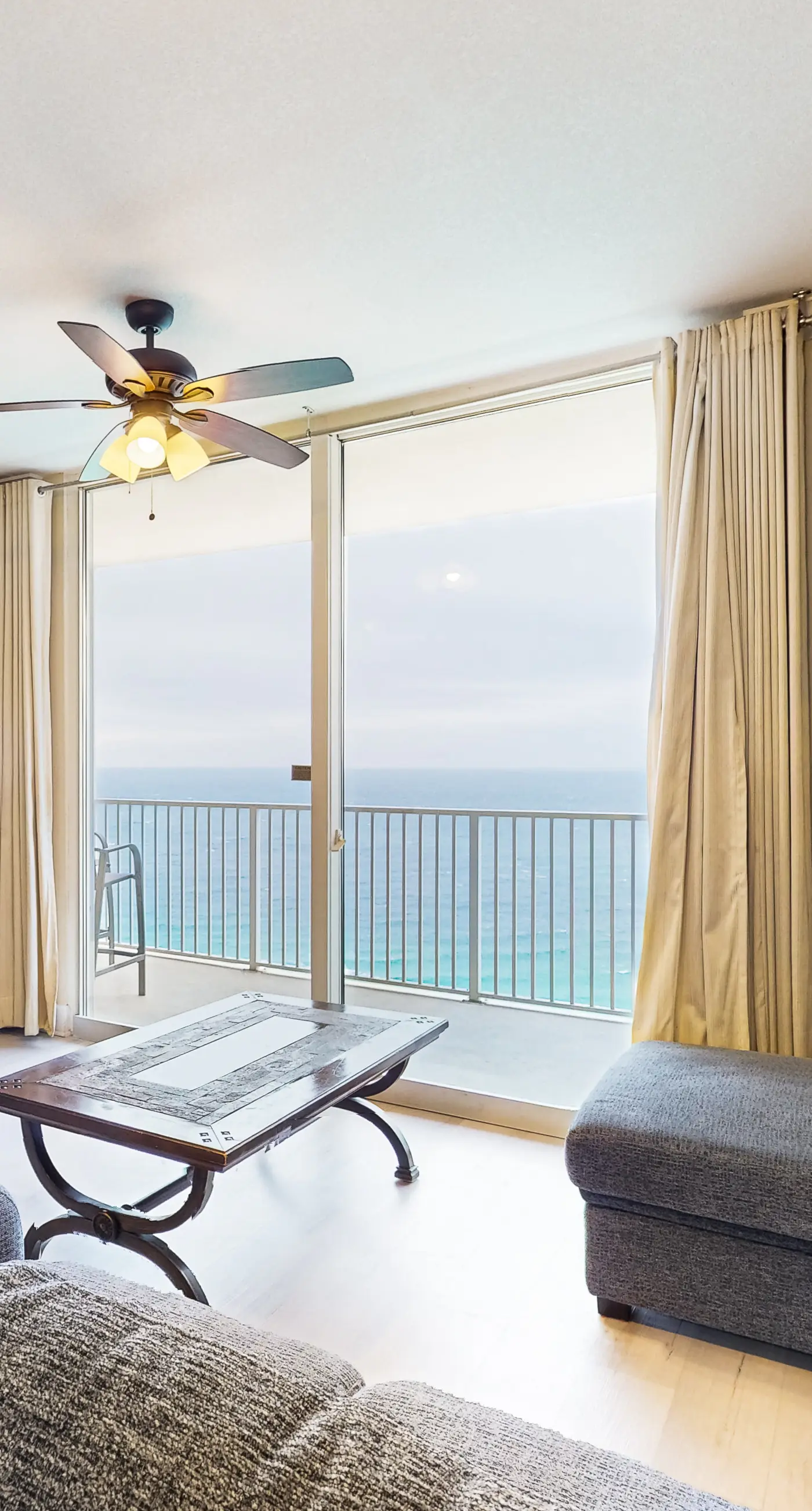 Tidewater beach condo w/ swimming pools & gym - free seasonal beach service