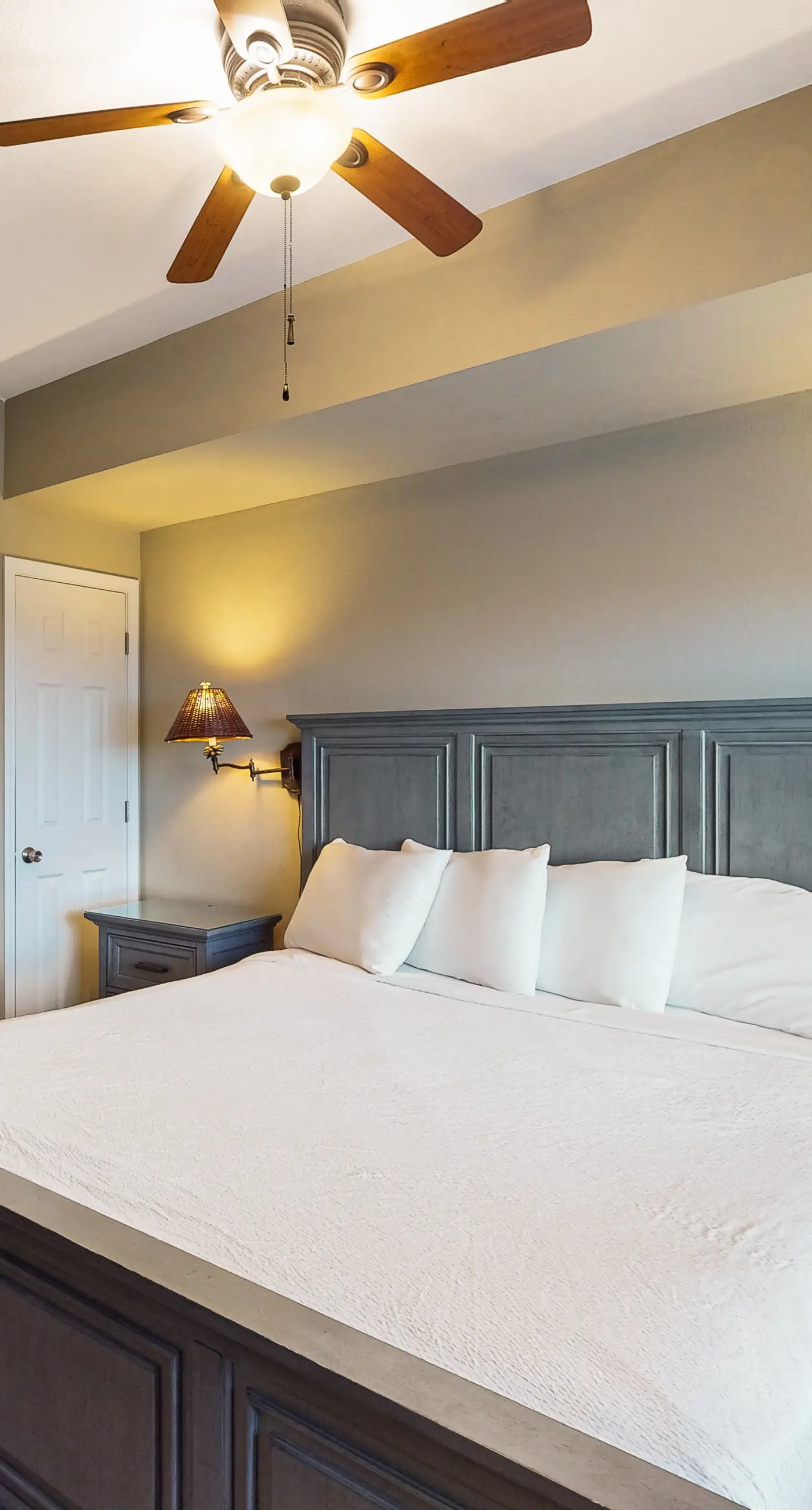 Tidewater beach condo w/ swimming pools & gym - free seasonal beach service