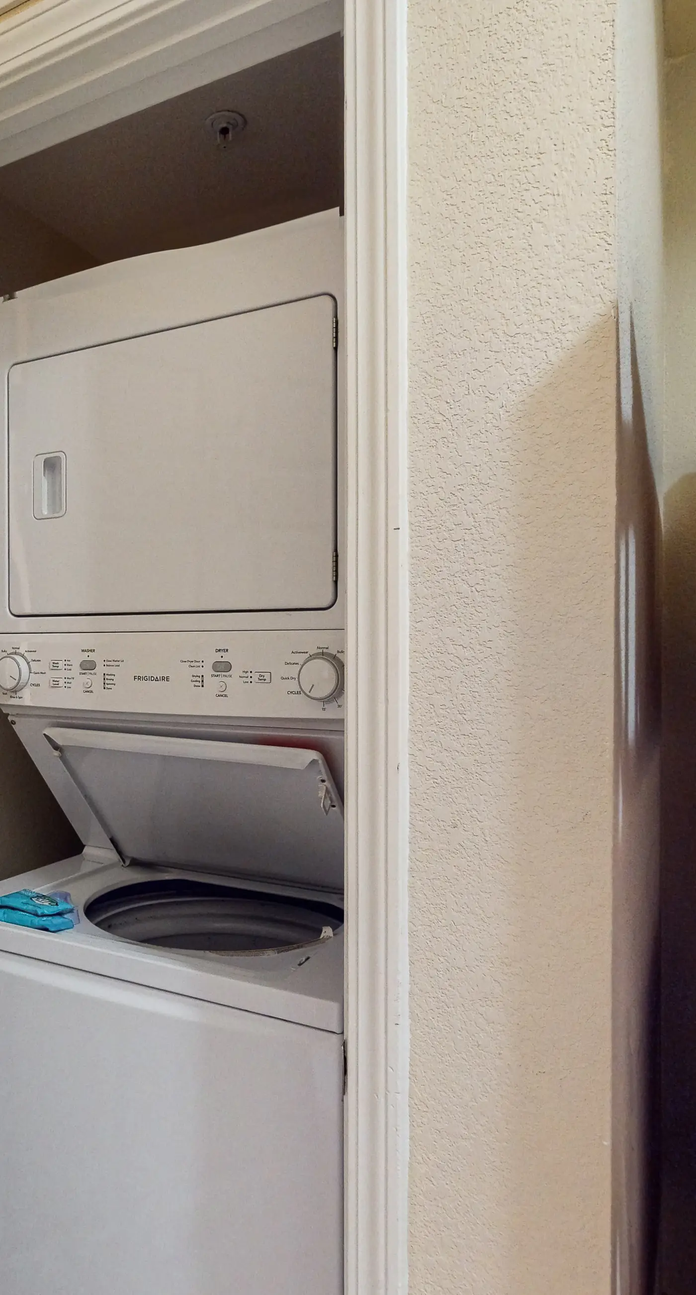 Tidewater beach condo w/ swimming pools & gym - free seasonal beach service