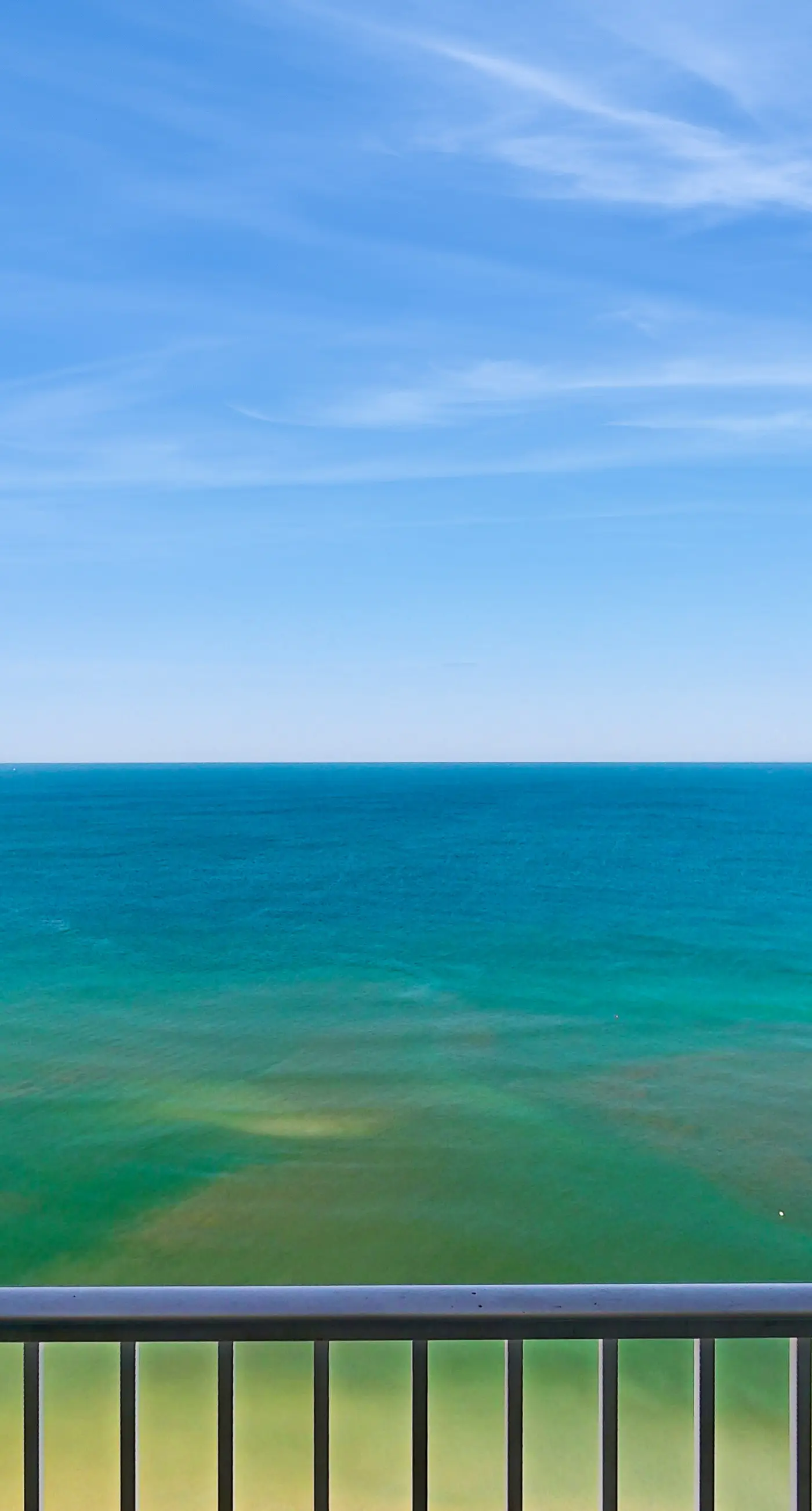 Gulf-front, 25th-floor condo with balcony, pools & hot tubs - walk to Pier Park