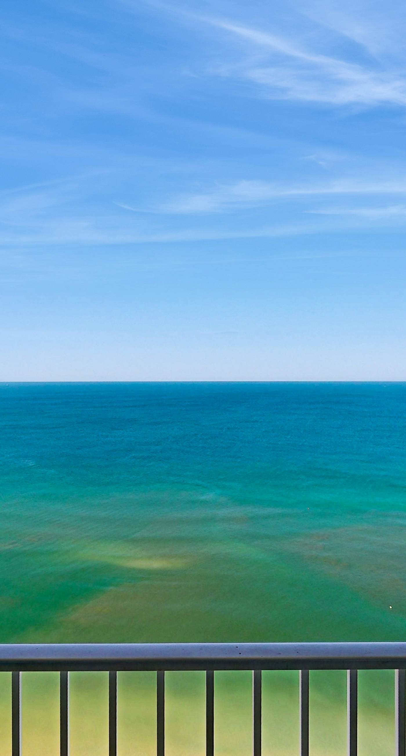 Gulf-front, 25th-floor condo with balcony, pools & hot tubs - walk to Pier Park