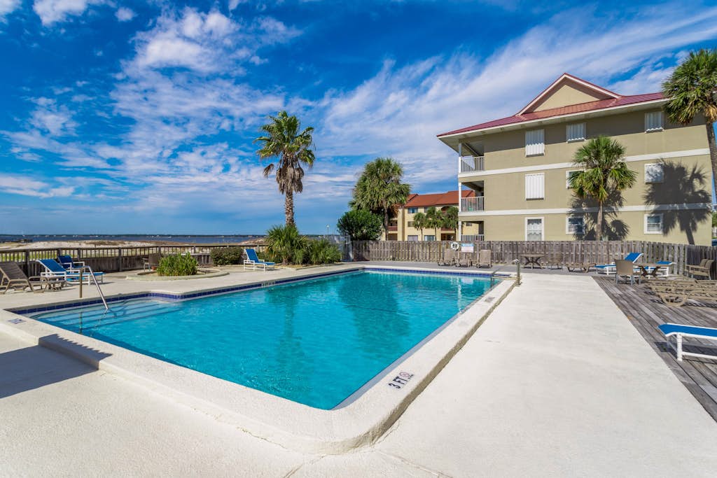 Third-Floor Studio w/ Shared Pool, Sound View, High-Speed WiFi, & Central AC
