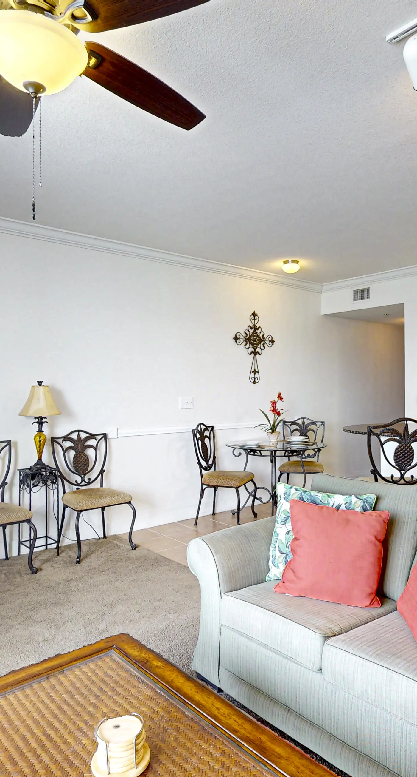 Lovely fourth-floor condo with lagoon pools, gym, hot tub, sauna & game room