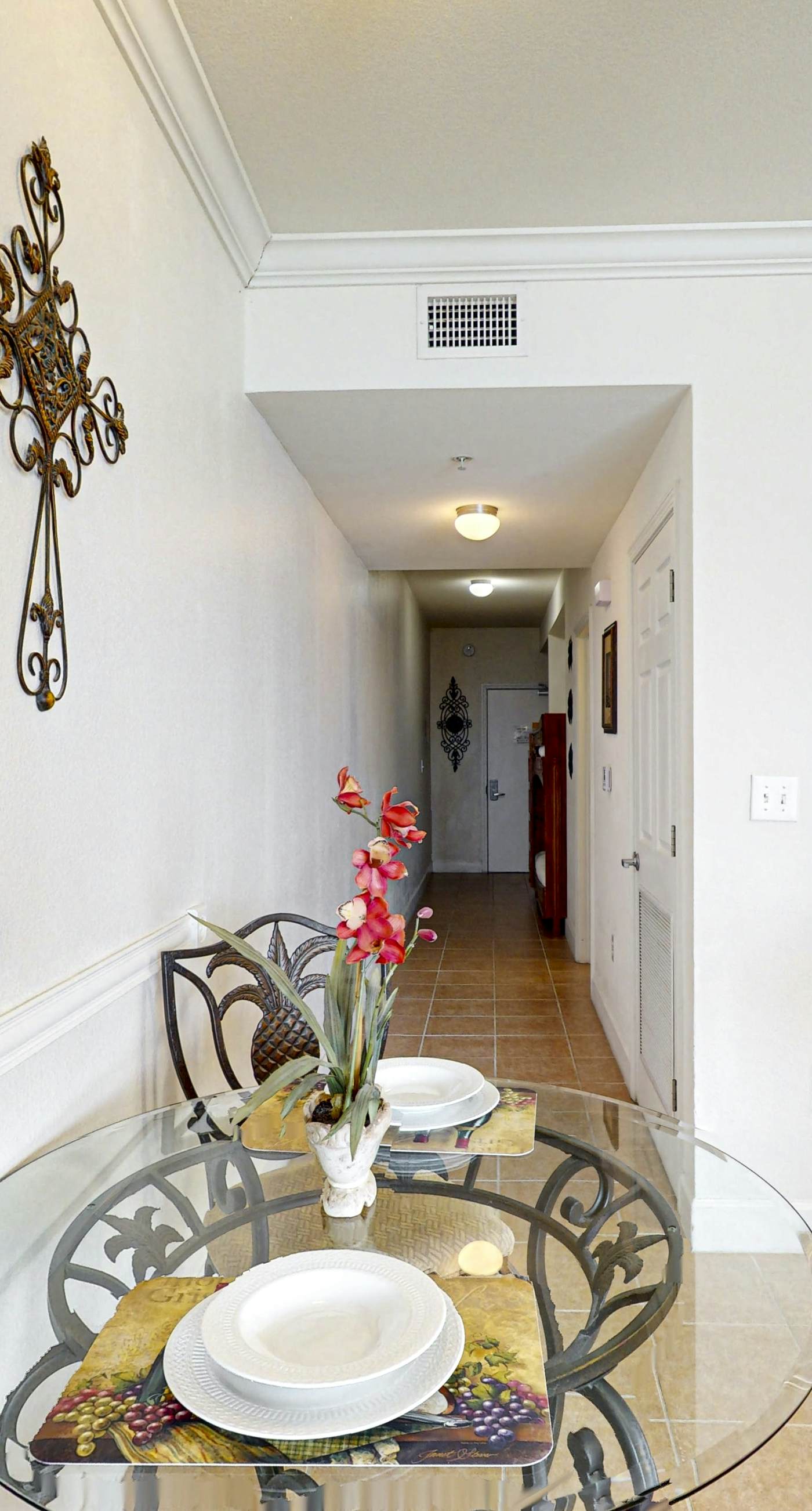 Lovely fourth-floor condo with lagoon pools, gym, hot tub, sauna & game room