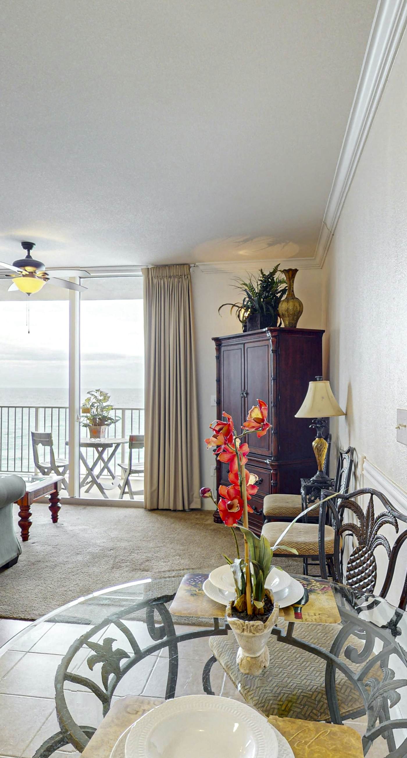 Lovely fourth-floor condo with lagoon pools, gym, hot tub, sauna & game room