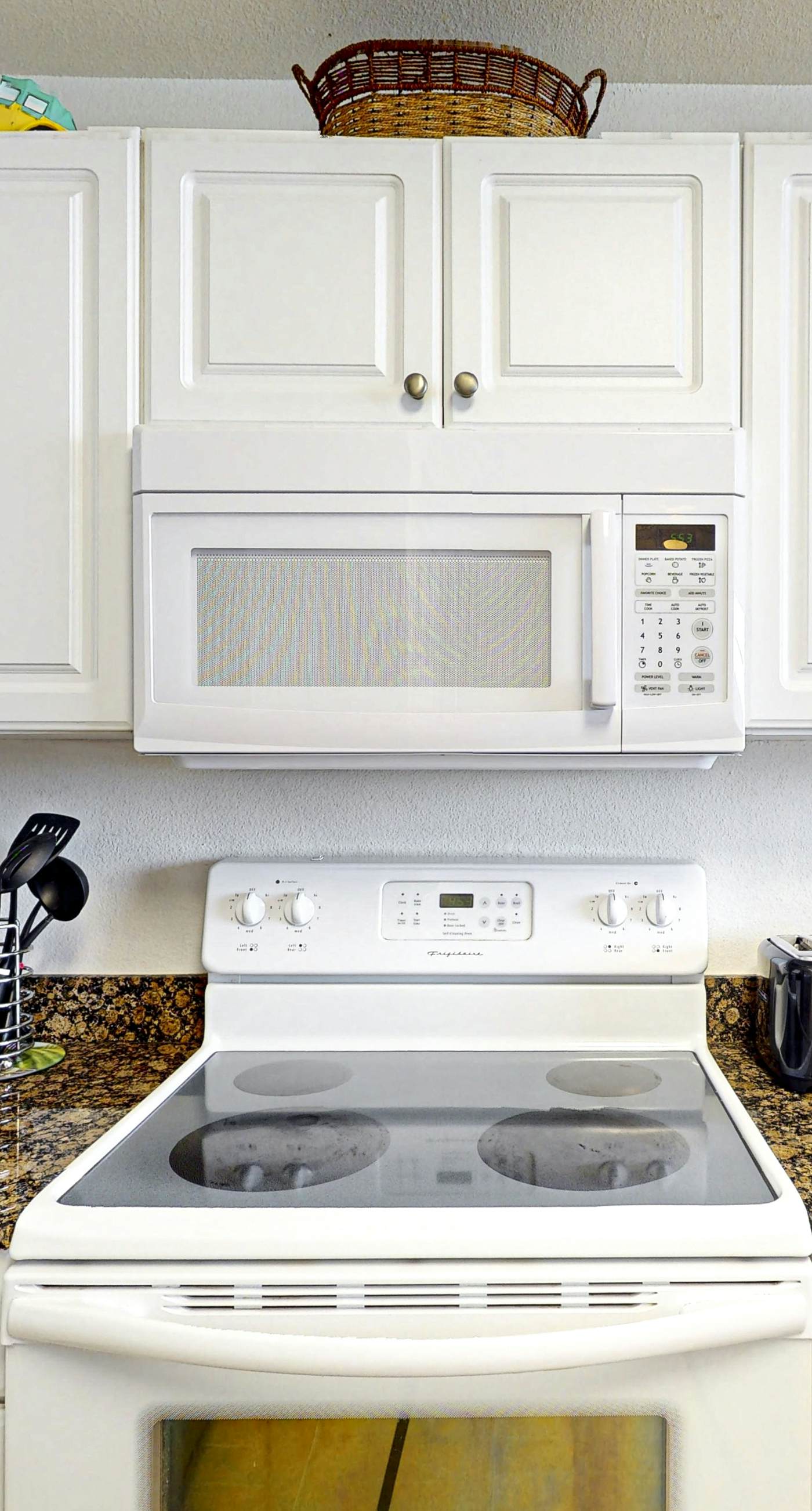 Lovely fourth-floor condo with lagoon pools, gym, hot tub, sauna & game room