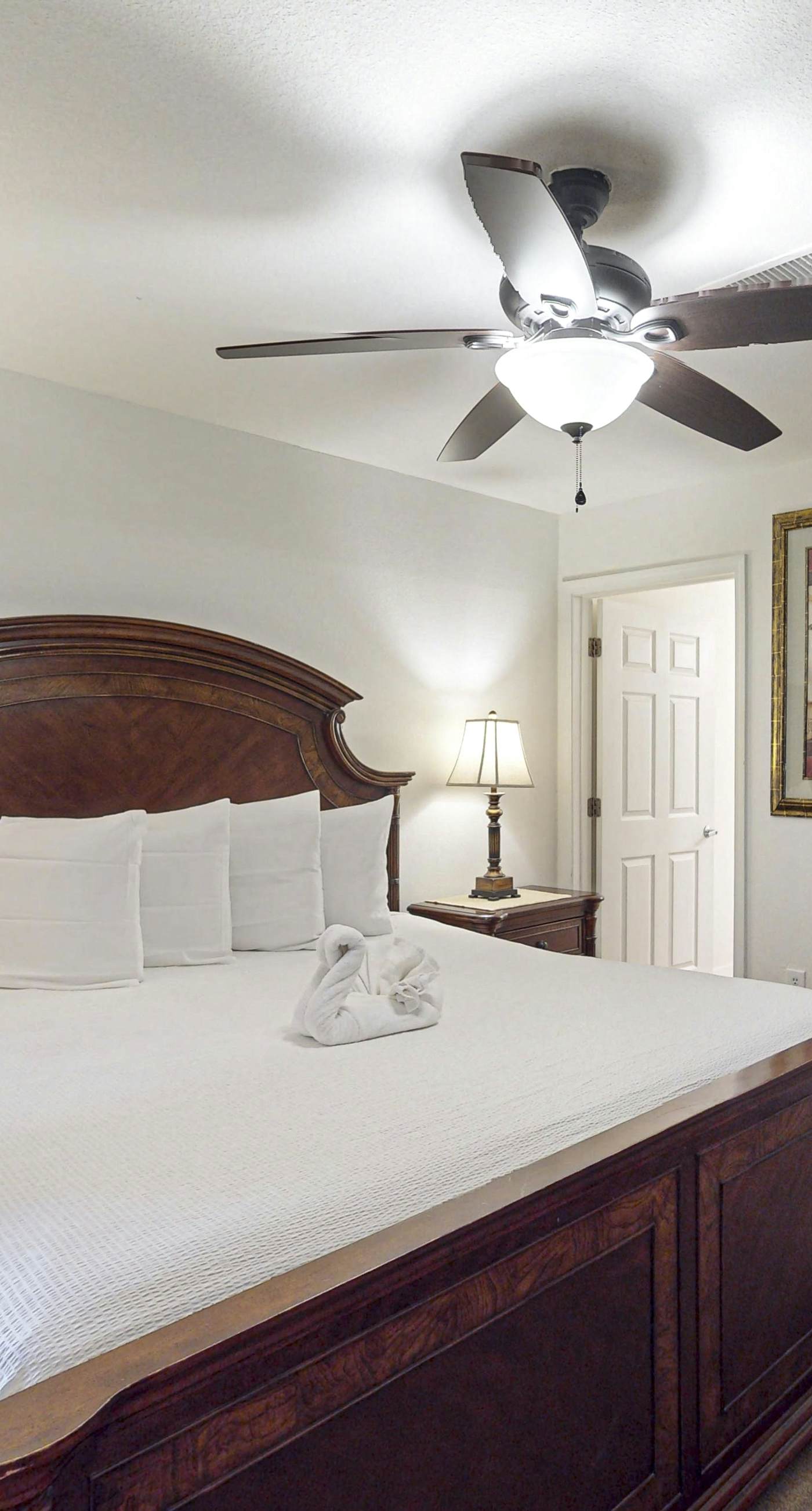 Lovely fourth-floor condo with lagoon pools, gym, hot tub, sauna & game room