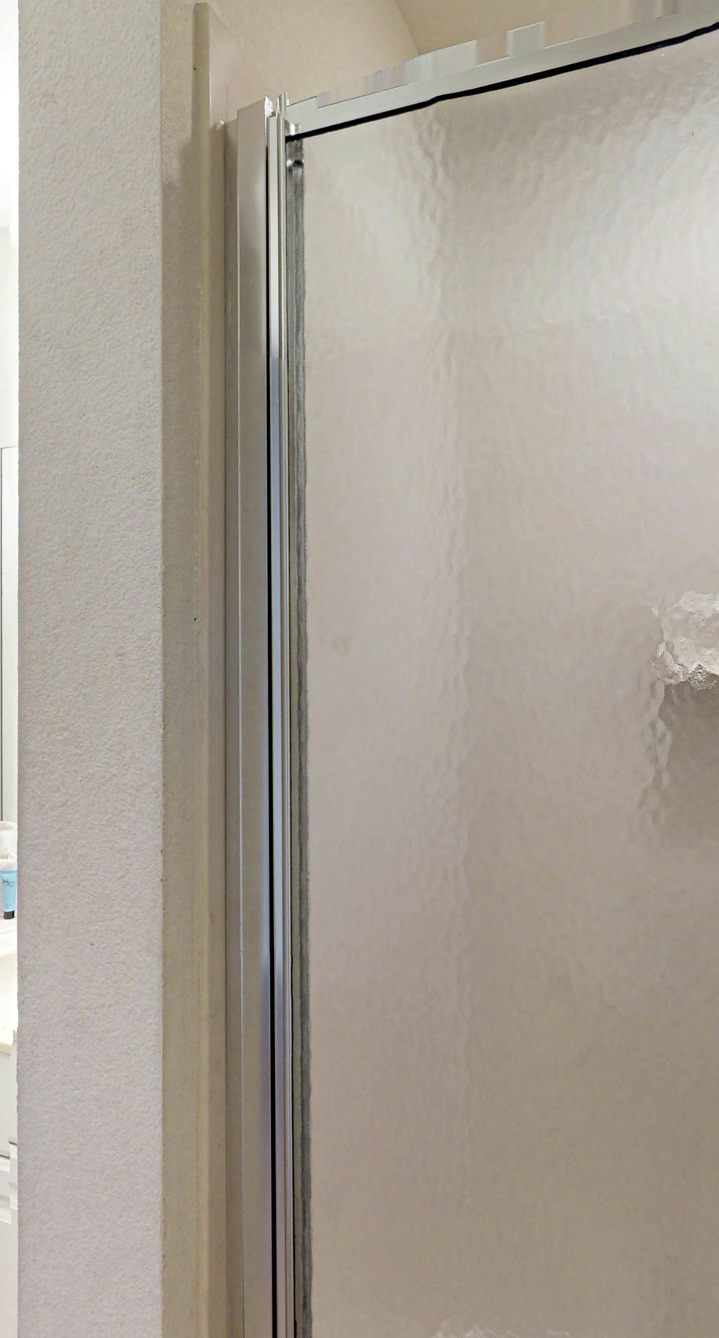 Lovely fourth-floor condo with lagoon pools, gym, hot tub, sauna & game room