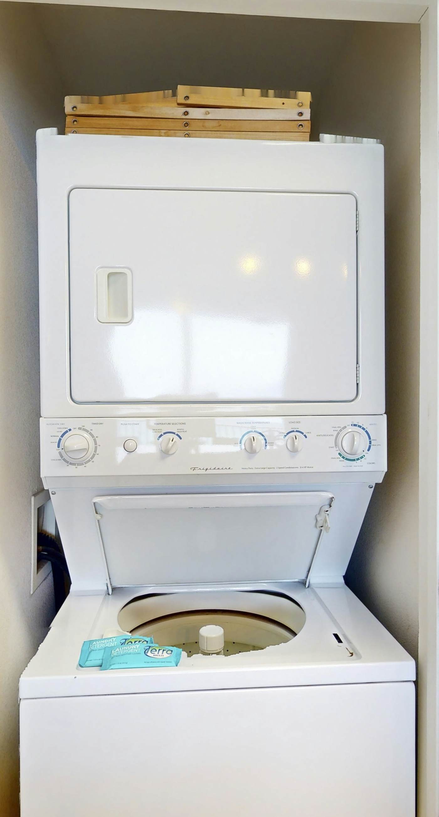 Lovely fourth-floor condo with lagoon pools, gym, hot tub, sauna & game room