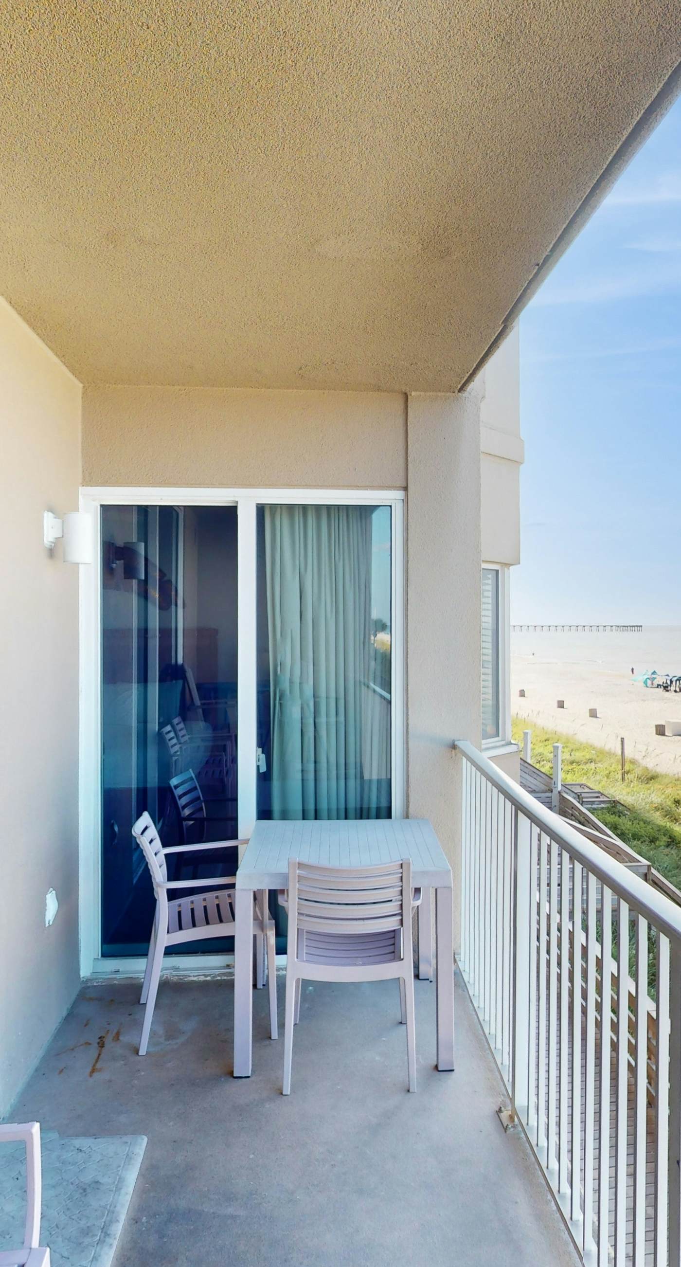 Waterfront Panama City Beach escape with pools, hot tubs & fitness room