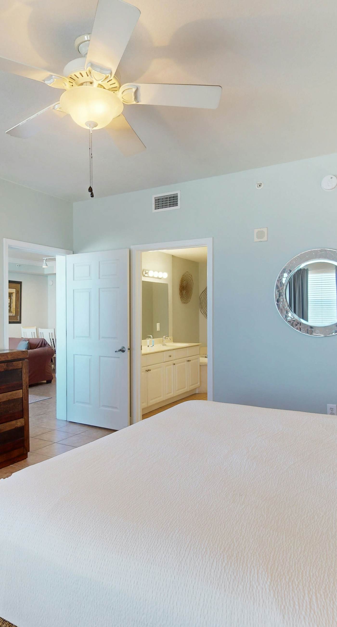 Waterfront Panama City Beach escape with pools, hot tubs & fitness room