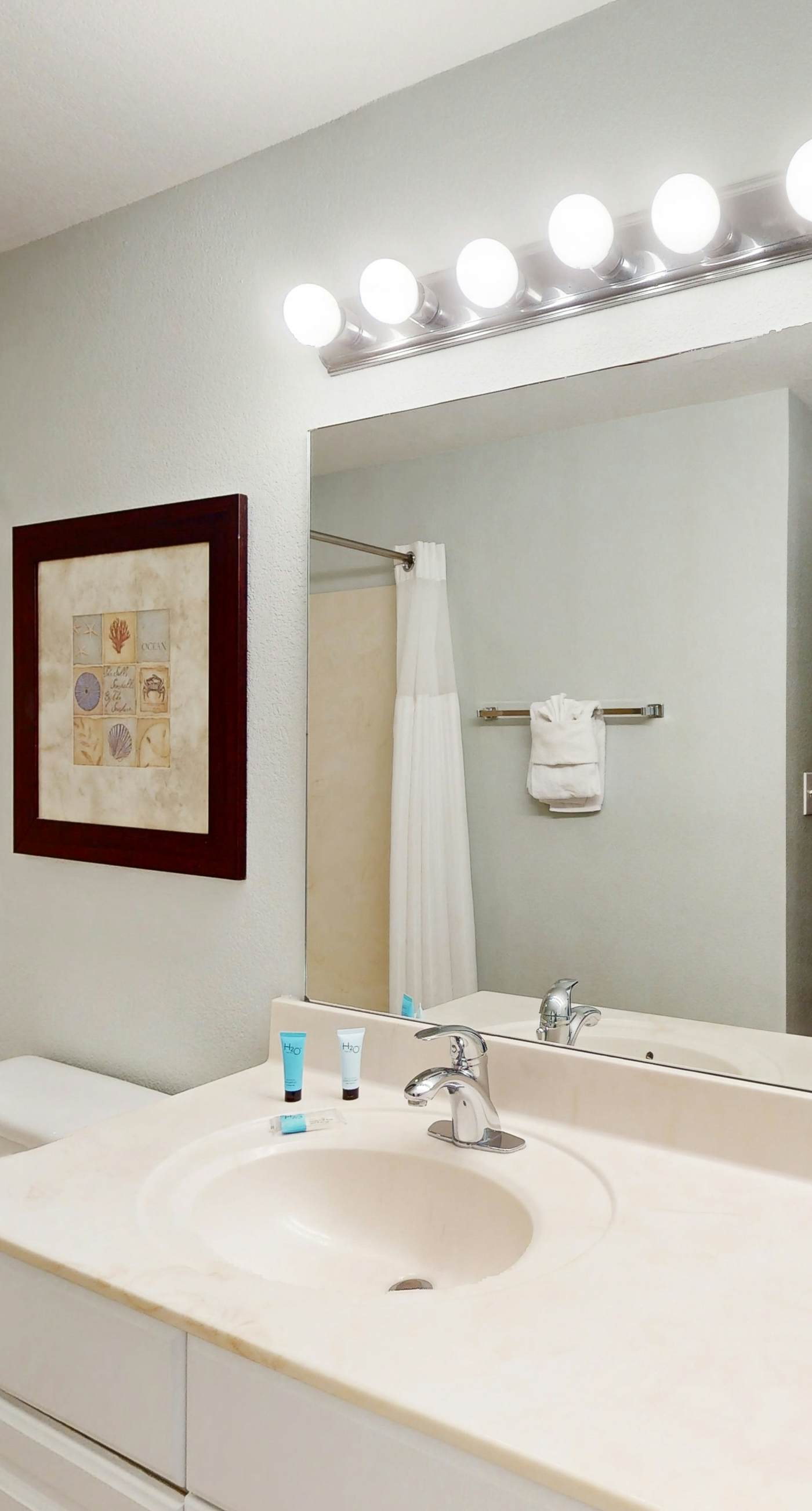 Waterfront Panama City Beach escape with pools, hot tubs & fitness room