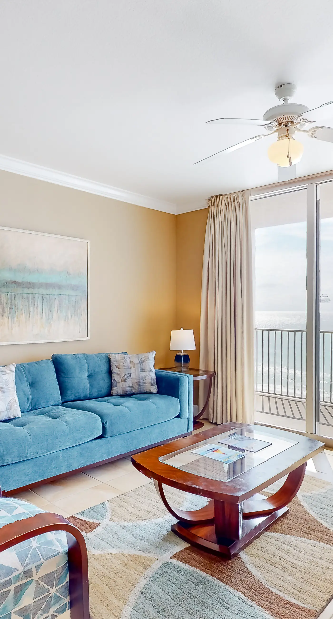 Picturesque beachfront condo with gym, BBQ area, pools & hot tub