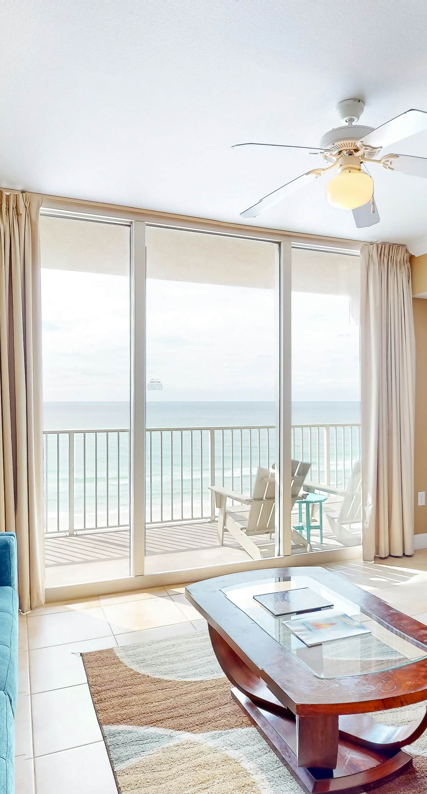 Picturesque beachfront condo with gym, BBQ area, pools & hot tub