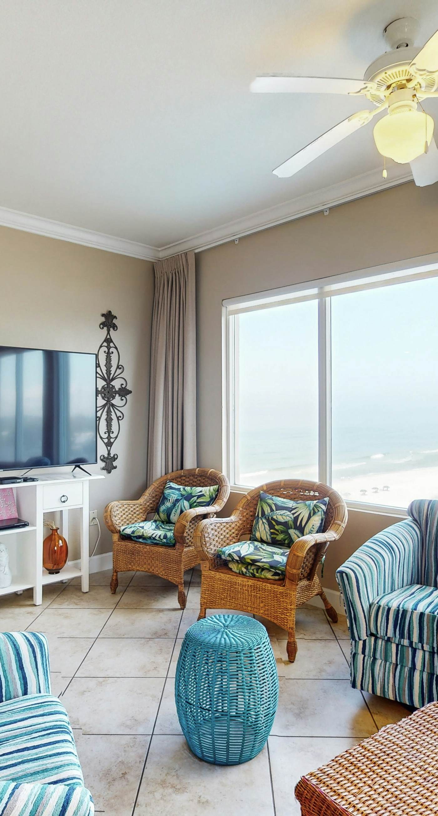 Lovely condo at beachfront resort with sunset views, pools, hot tubs, & gym