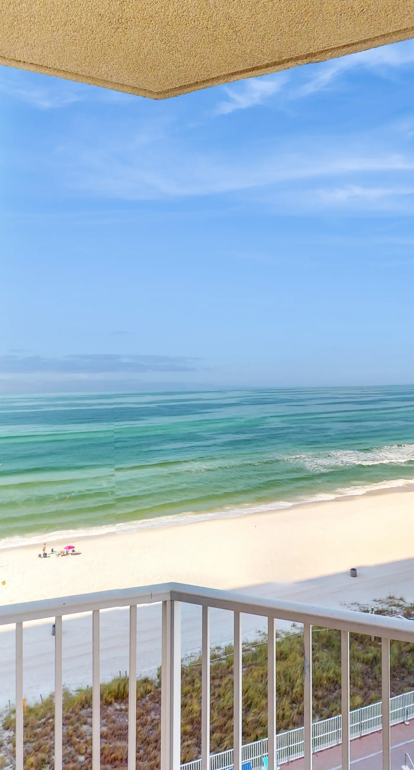 Lovely condo at beachfront resort with sunset views, pools, hot tubs, & gym
