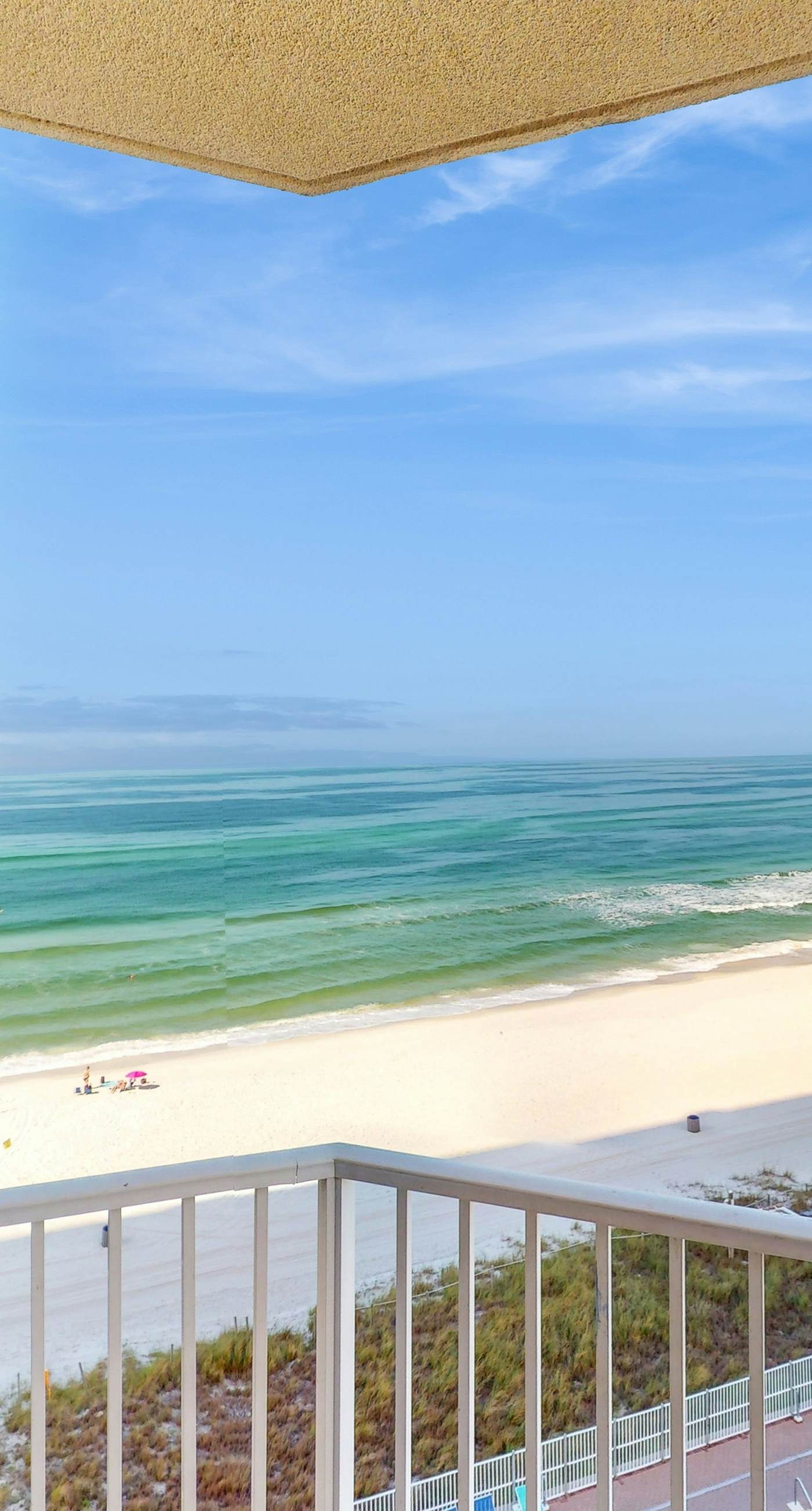 Lovely condo at beachfront resort with sunset views, pools, hot tubs, & gym