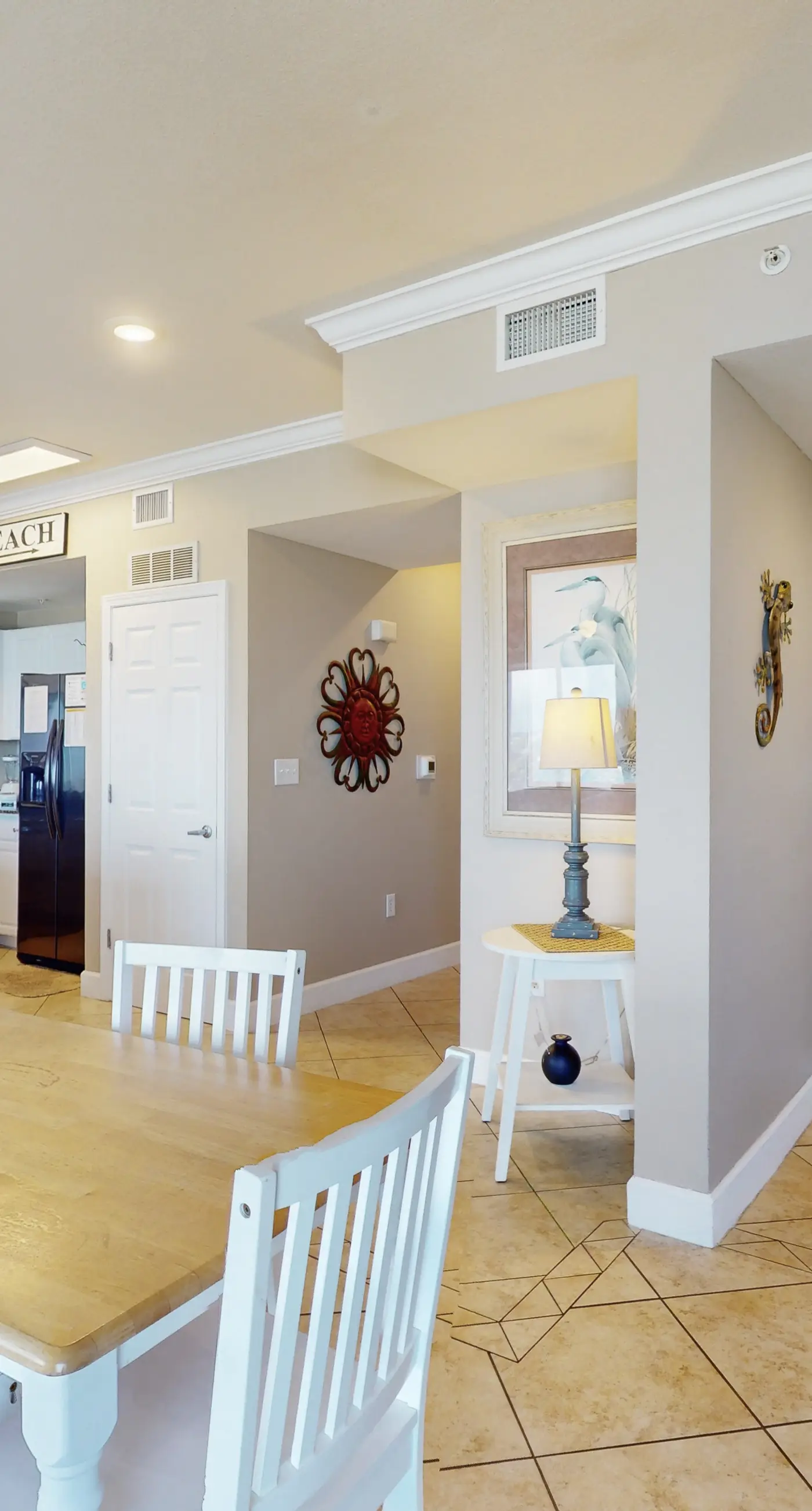 Lovely condo at beachfront resort with sunset views, pools, hot tubs, & gym