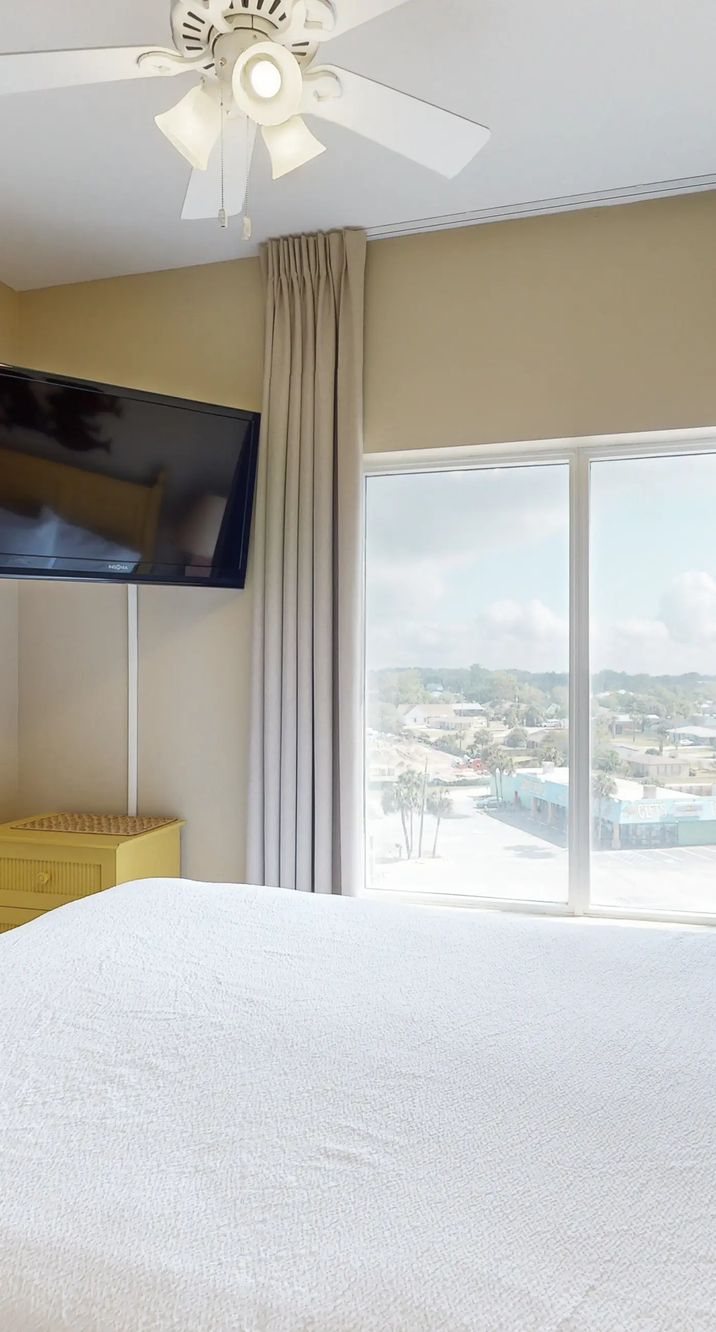 Lovely condo at beachfront resort with sunset views, pools, hot tubs, & gym