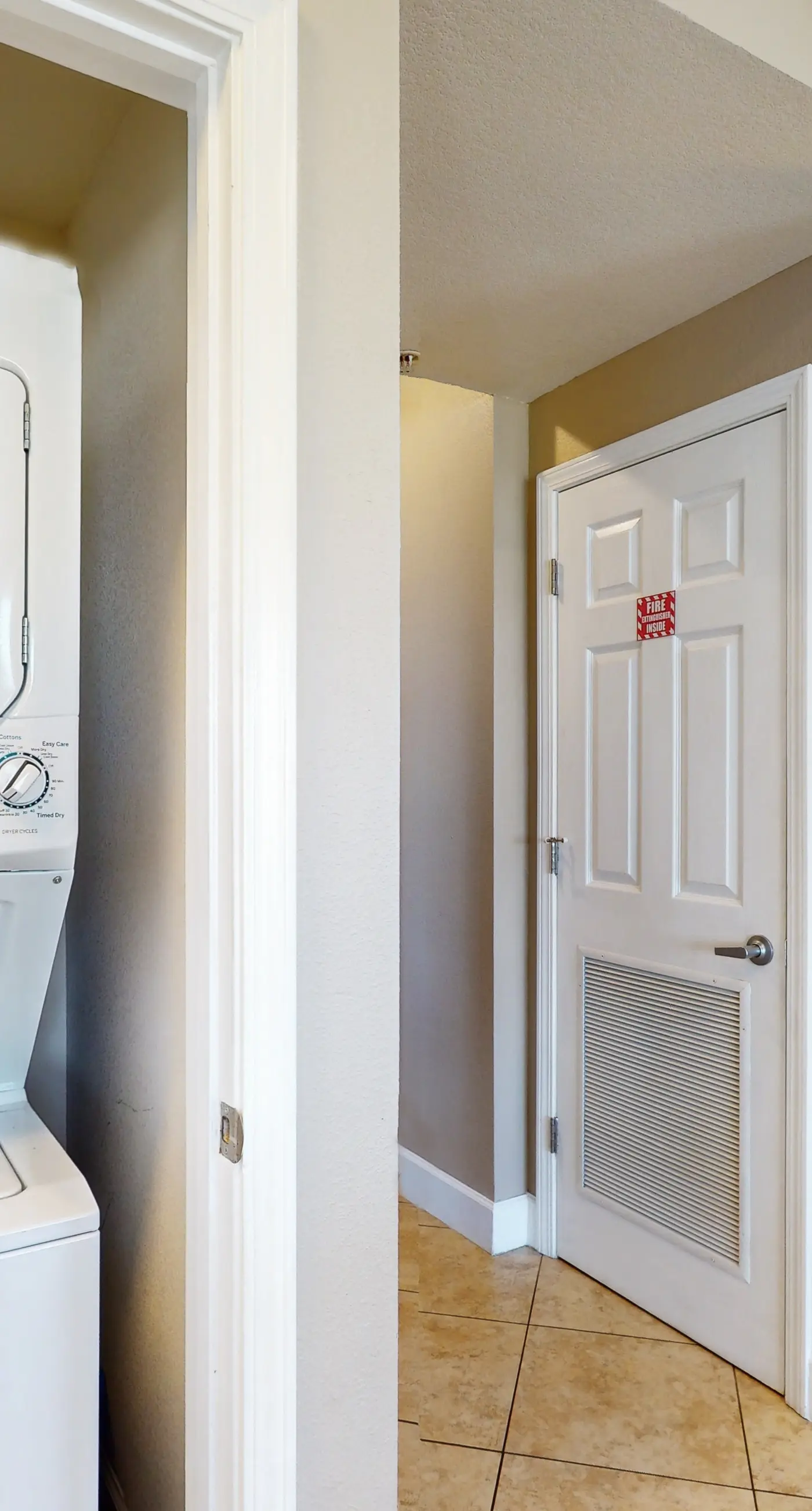 Lovely condo at beachfront resort with sunset views, pools, hot tubs, & gym