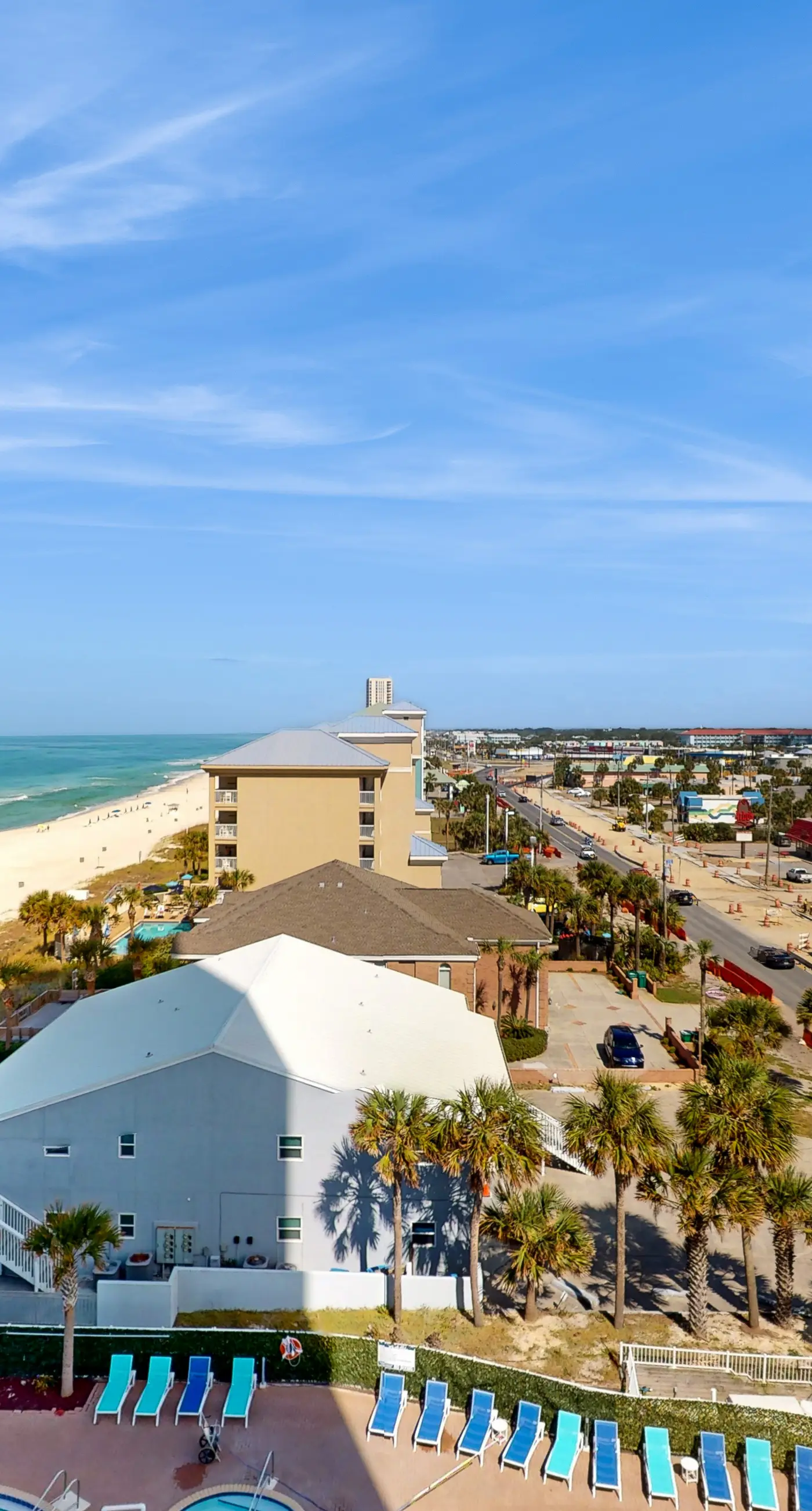 Lovely condo at beachfront resort with sunset views, pools, hot tubs, & gym