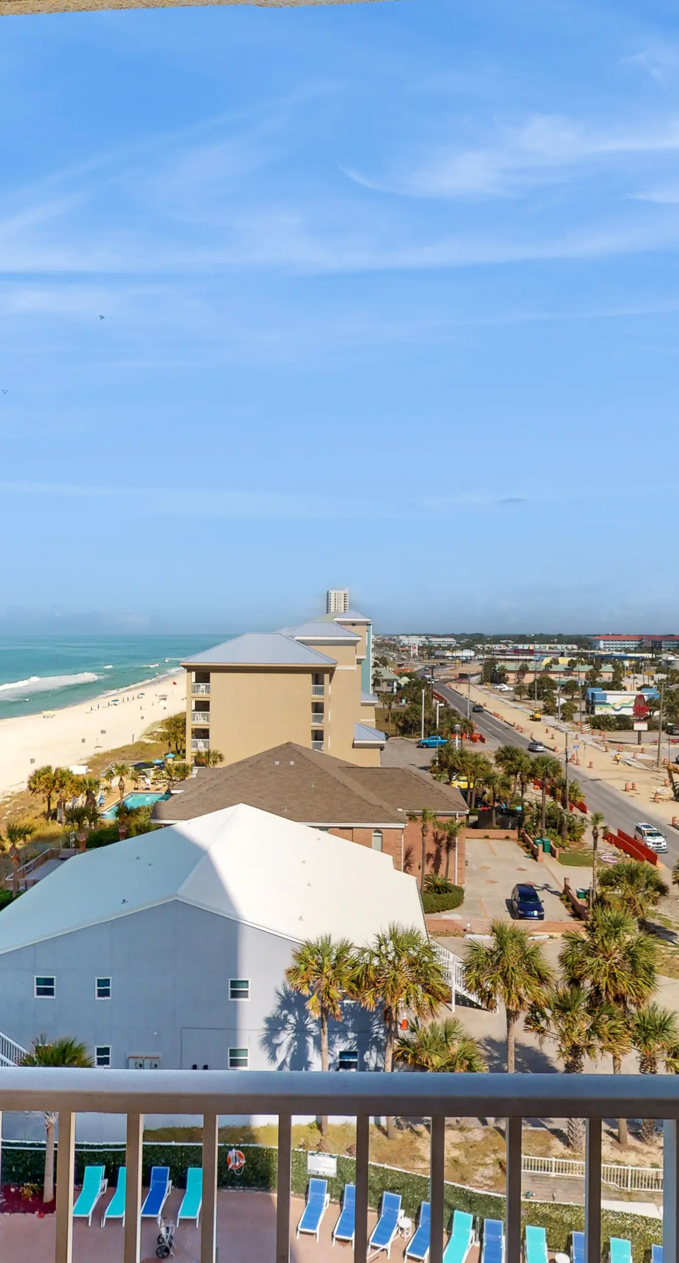 Lovely condo at beachfront resort with sunset views, pools, hot tubs, & gym