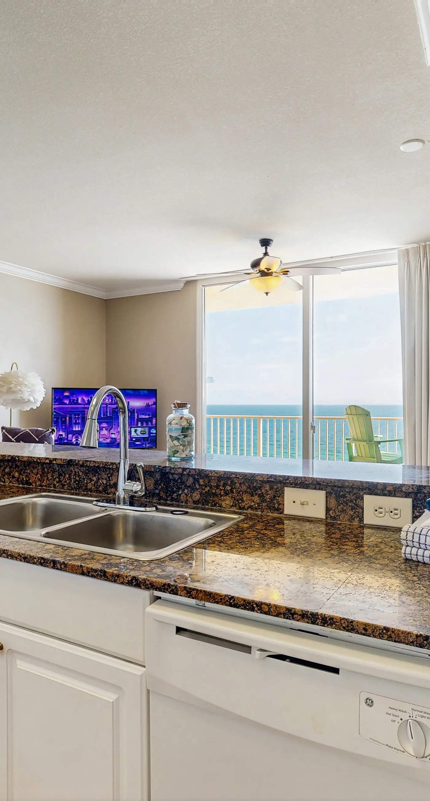Unforgettable condo with Gulf-front view, pools & hot tubs- minutes to Pier Park