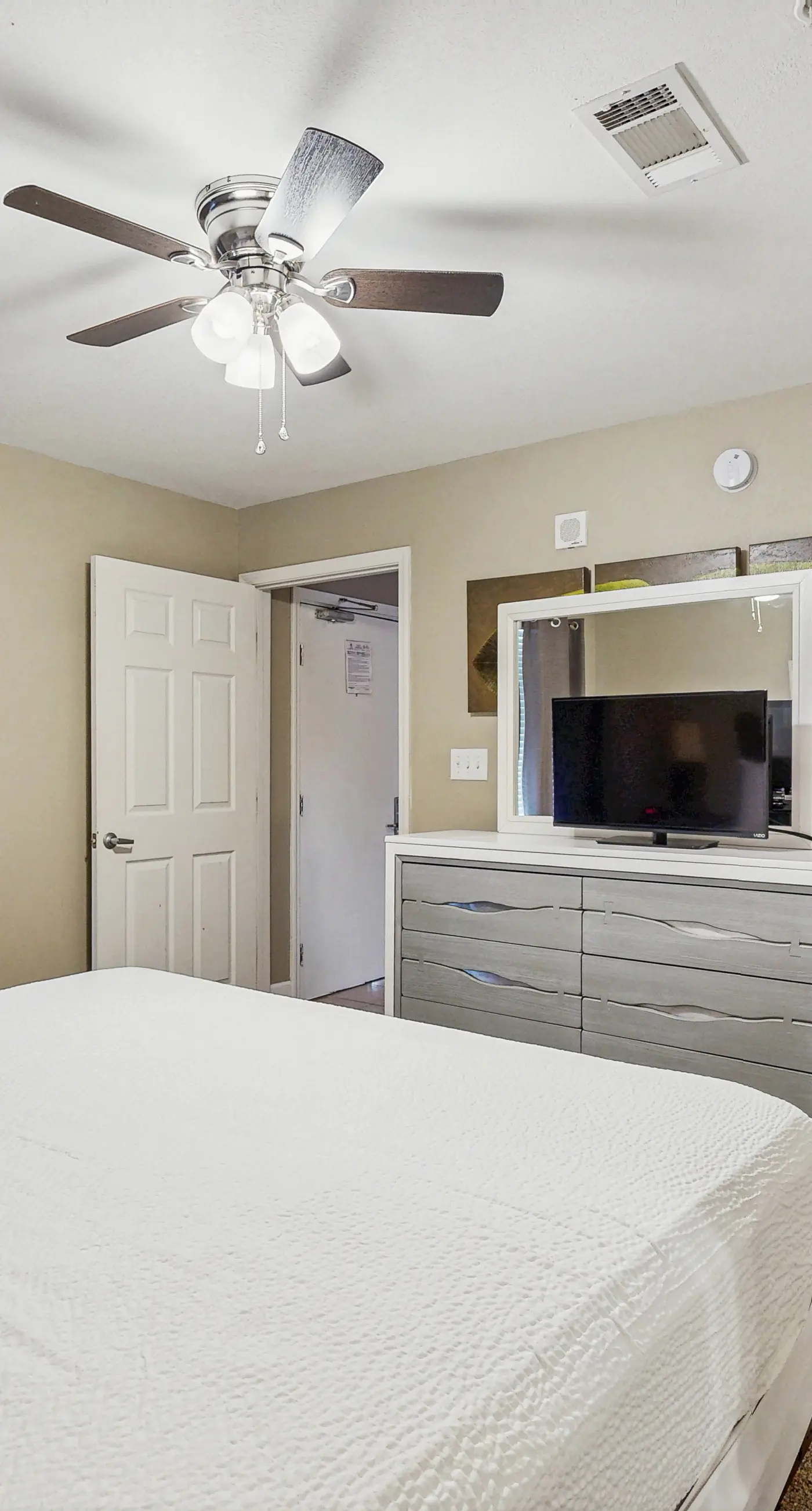 Unforgettable condo with Gulf-front view, pools & hot tubs- minutes to Pier Park