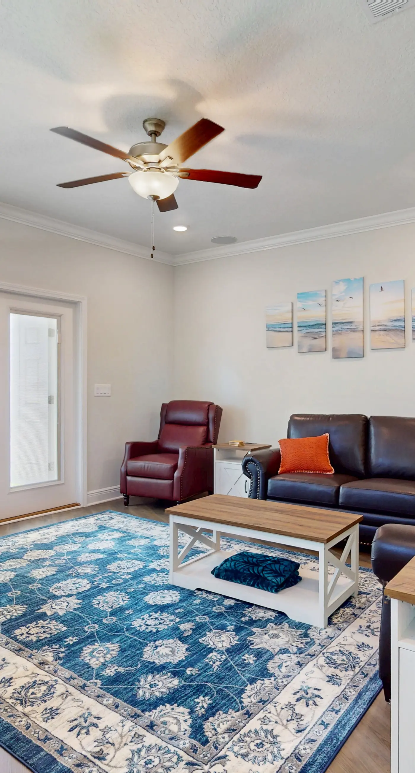 Spacious townhome, dog-friendly w full kitchen & shared pool
