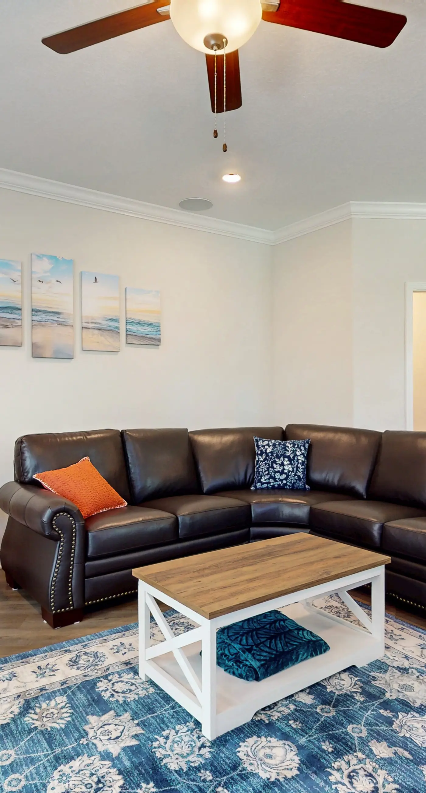 Spacious townhome, dog-friendly w full kitchen & shared pool