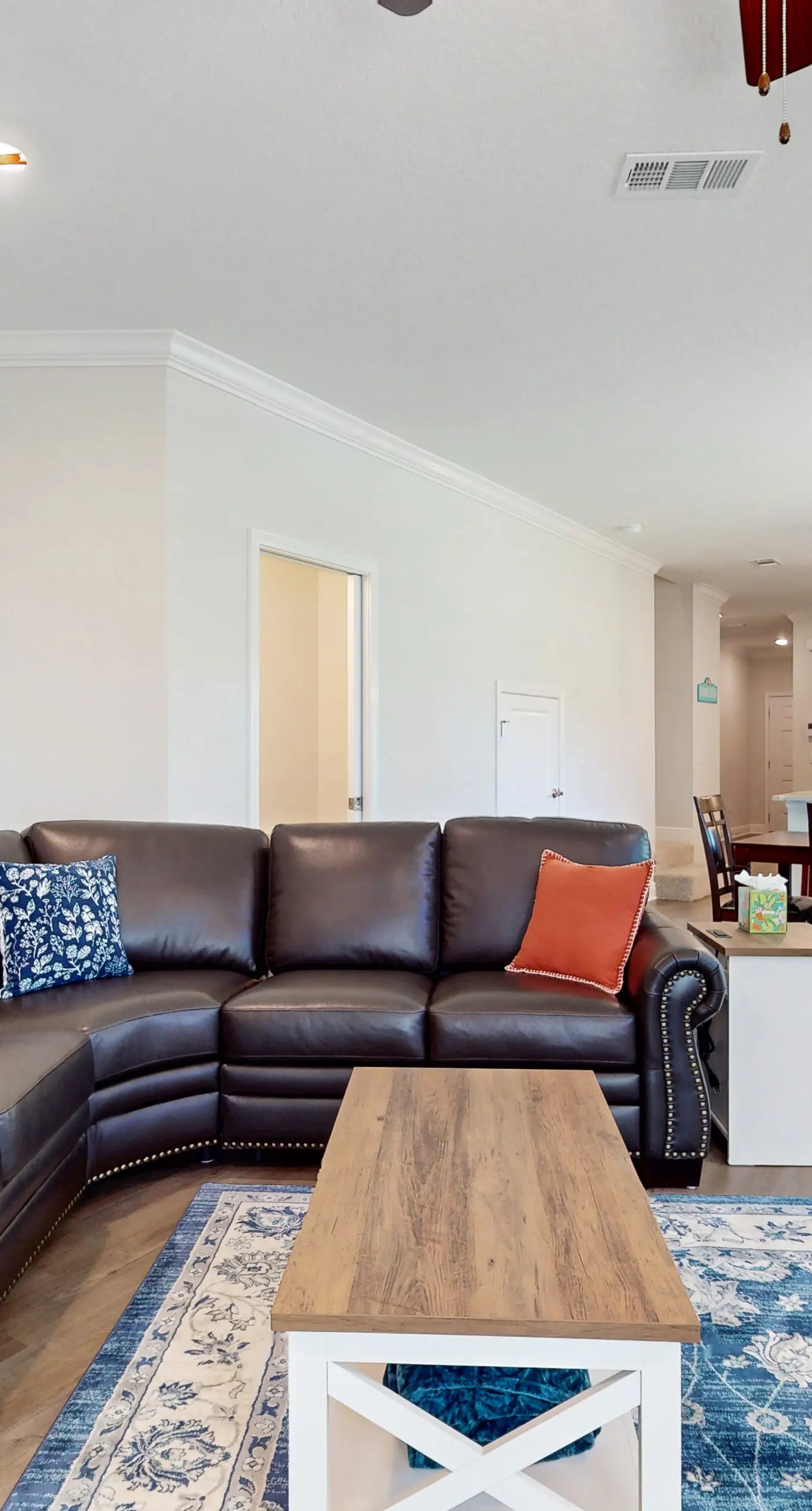 Spacious townhome, dog-friendly w full kitchen & shared pool