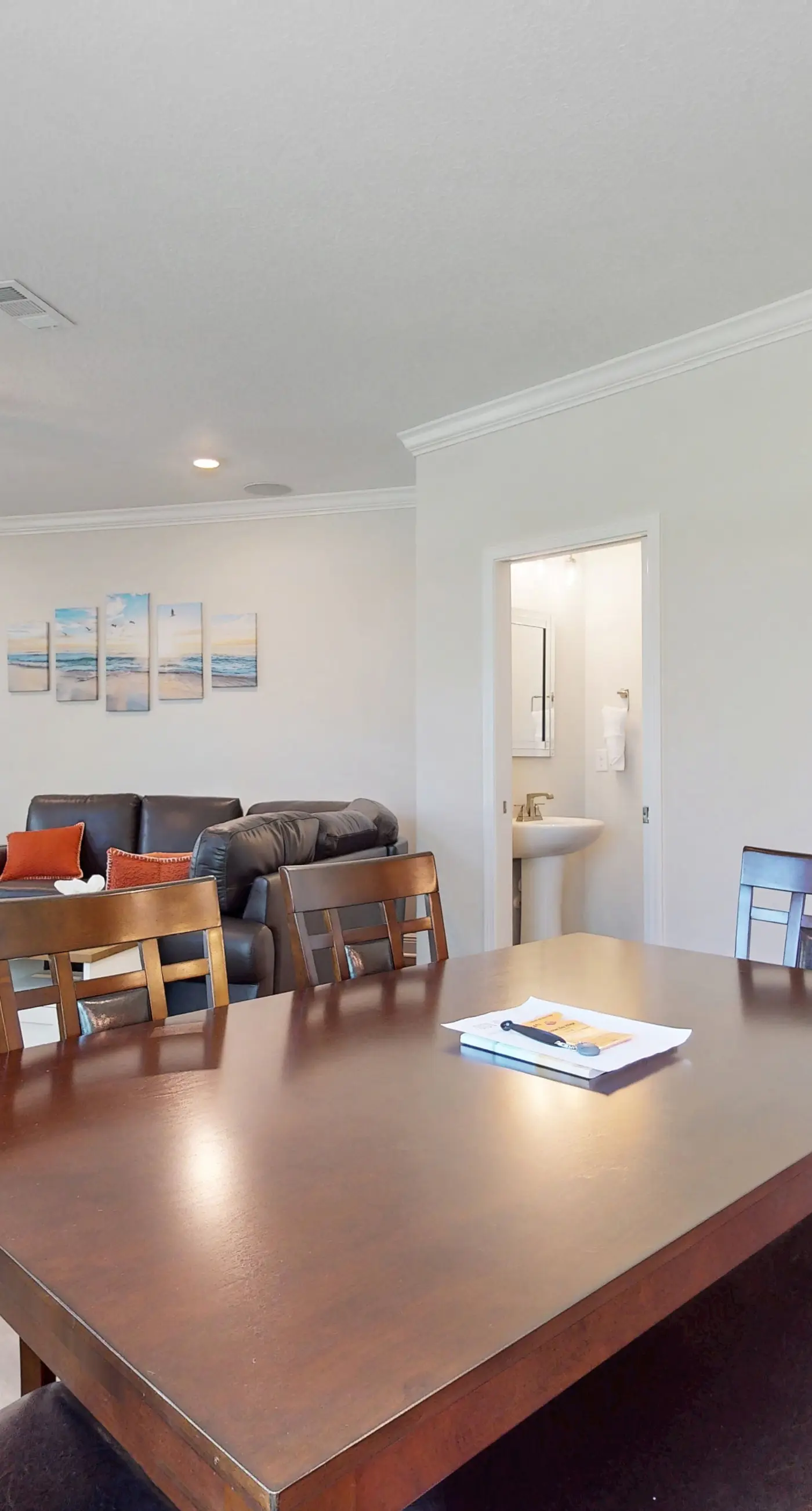 Spacious townhome, dog-friendly w full kitchen & shared pool